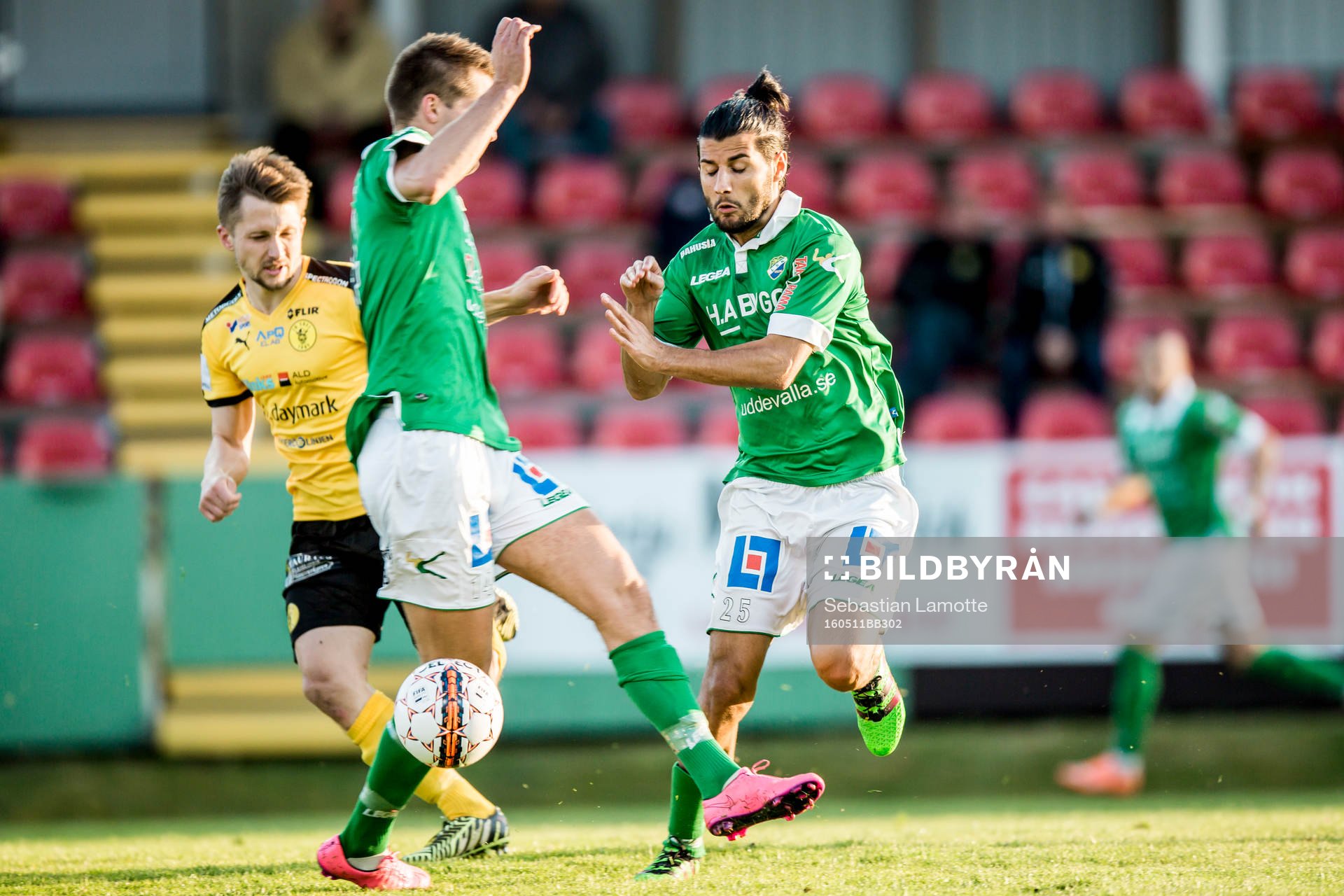 Ljungskiles Peiman Eliassi krockar med Ljungskiles Gabriel