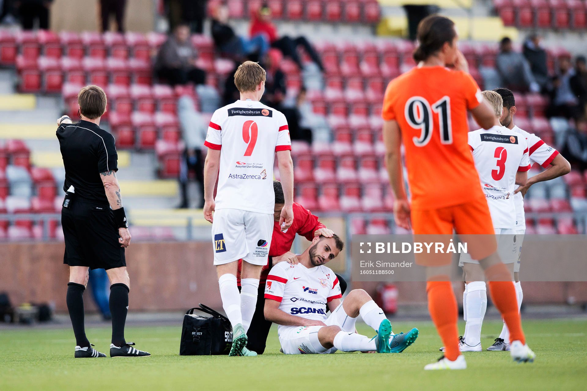 Assyriskas Mattias Genc har fått sig en smäll