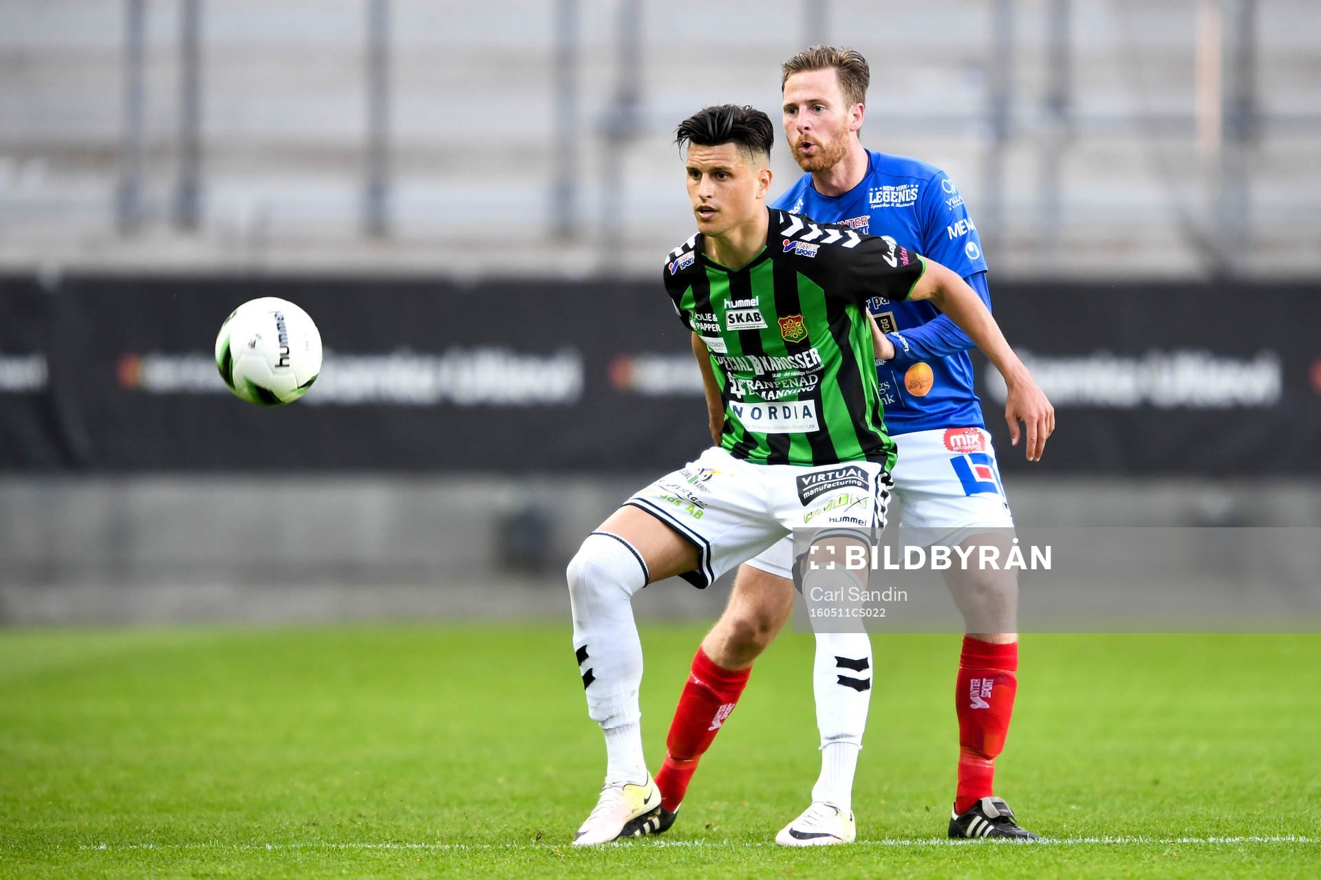 GAIS Luka Mijaljevic och Åtvidabergs Björn Westerblad under fotbollsmatchen i Superettan mellan GAIS och Åtvidaberg den 11 maj 2016 i Göteborg.