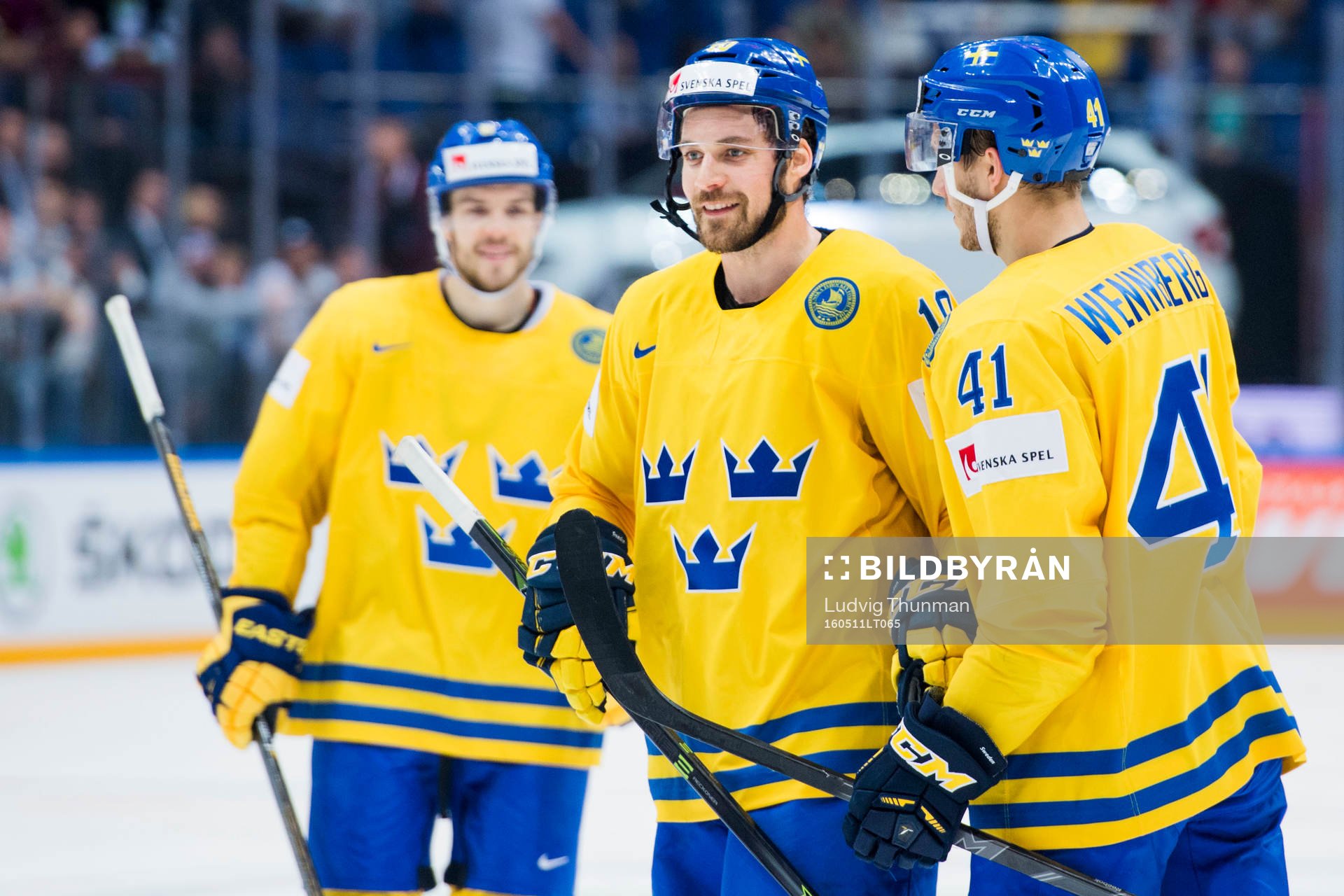 Sveriges Johan Fransson jublar med Alexander Wennberg som