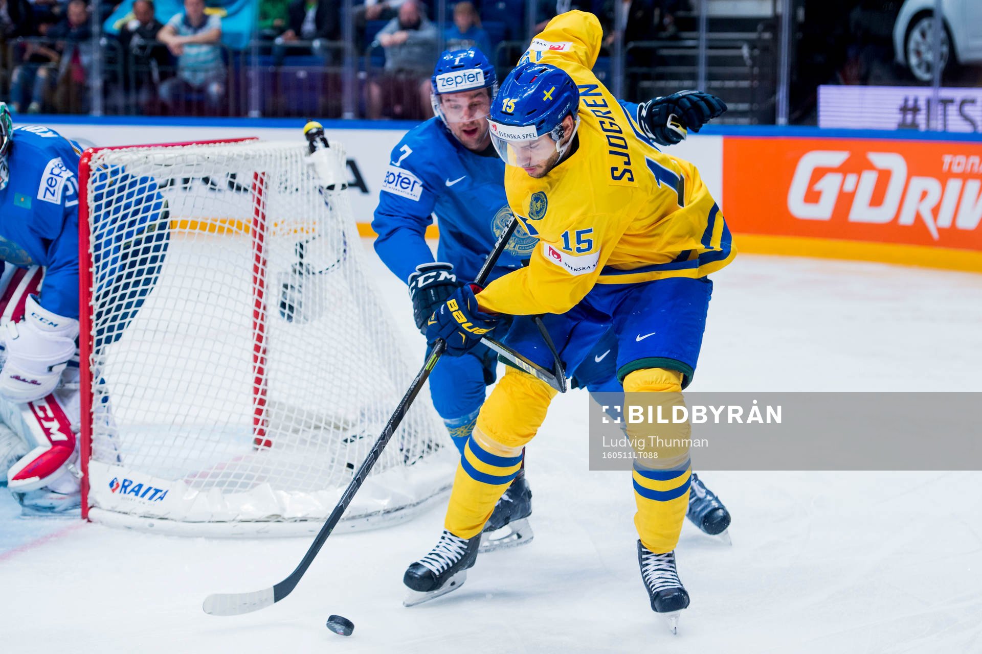 Sveriges Mattias Sjögren jagas av Kazakstans Maxim Semyonov