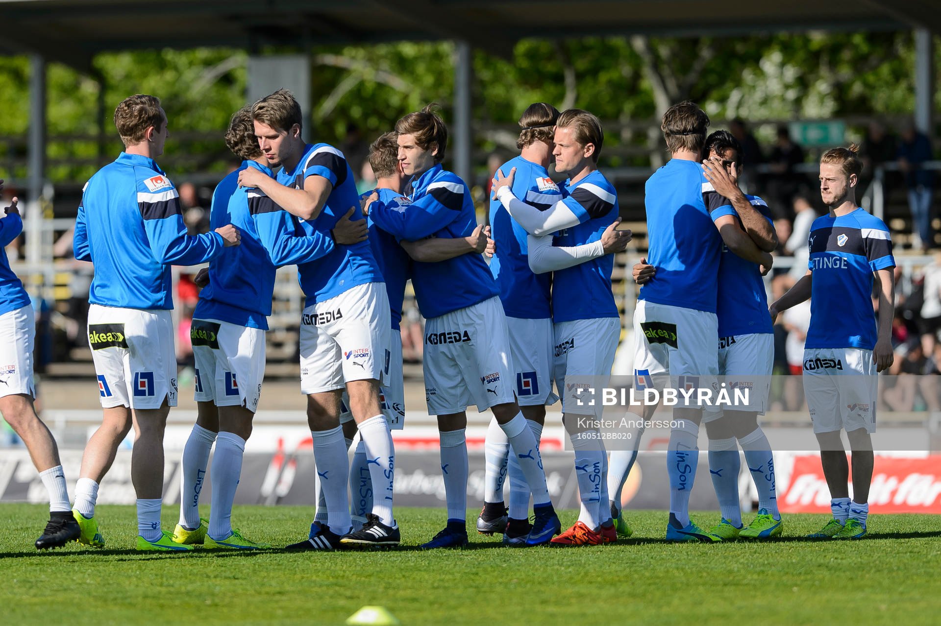 Halmstads spelare före fotbollsmatchen i Superettan mellan