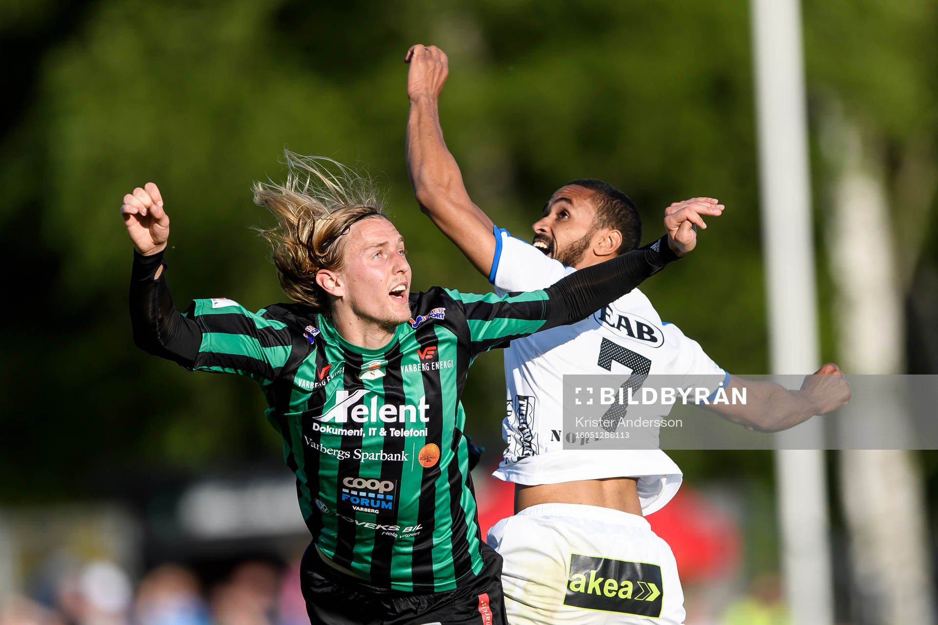 Varbergs Joakim Lindner och Halmstads Junes Barny