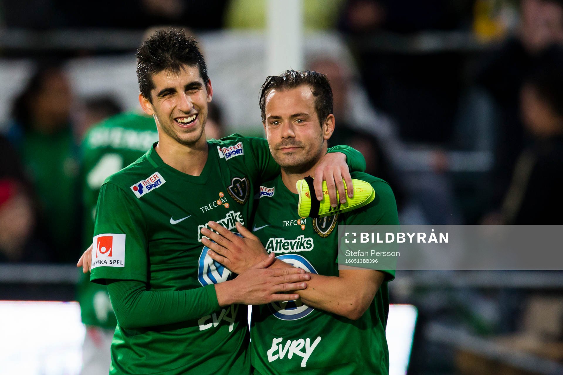 Jönköpings Alejandro Fernandez Portillo och Fredric Fendrich efter fotbollsmatchen i Allsvenskan mellan Jönköping och Helsingborg den 13 maj 2016 i Jönköping.