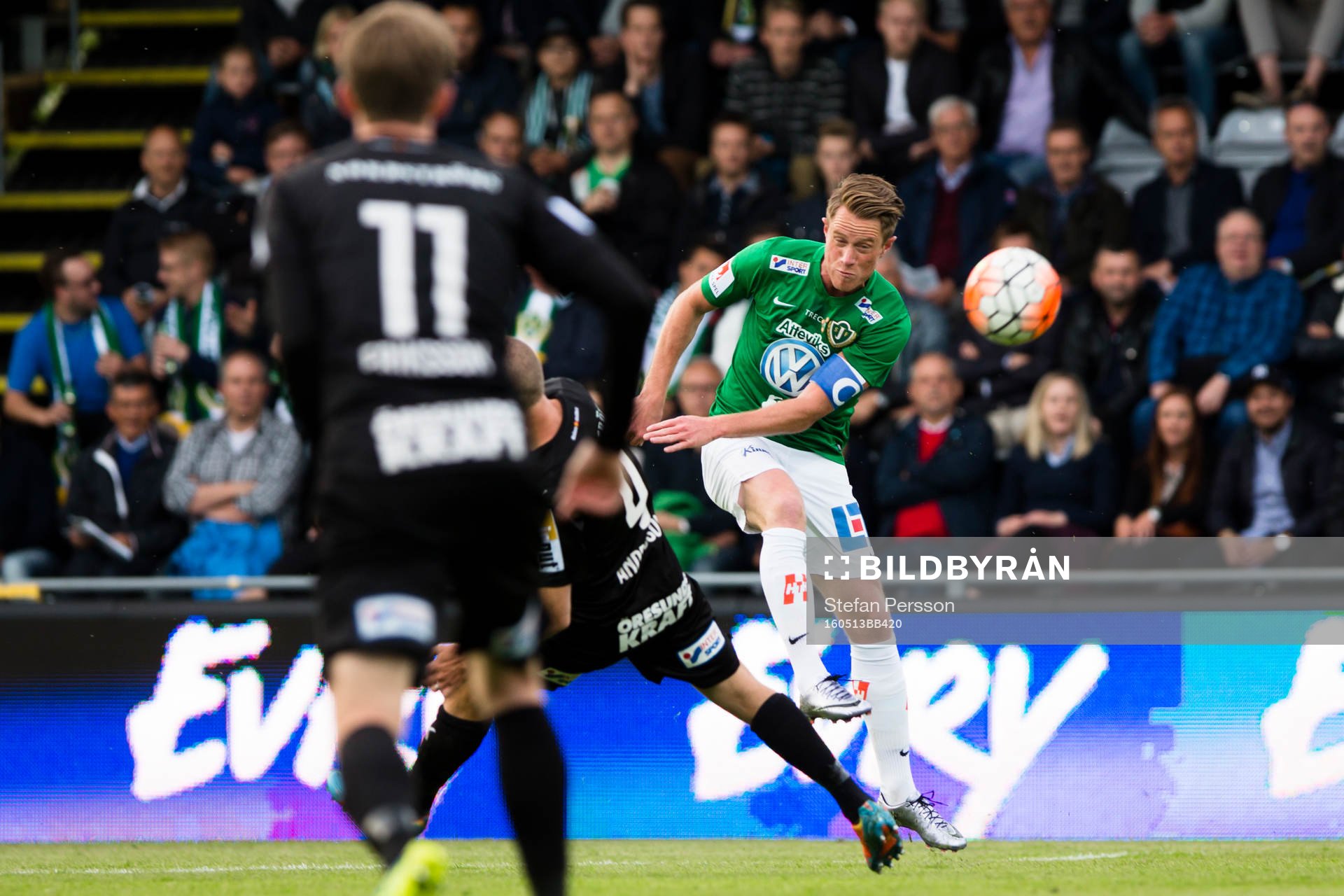 Jönköpings Tommy Thelin skjuter