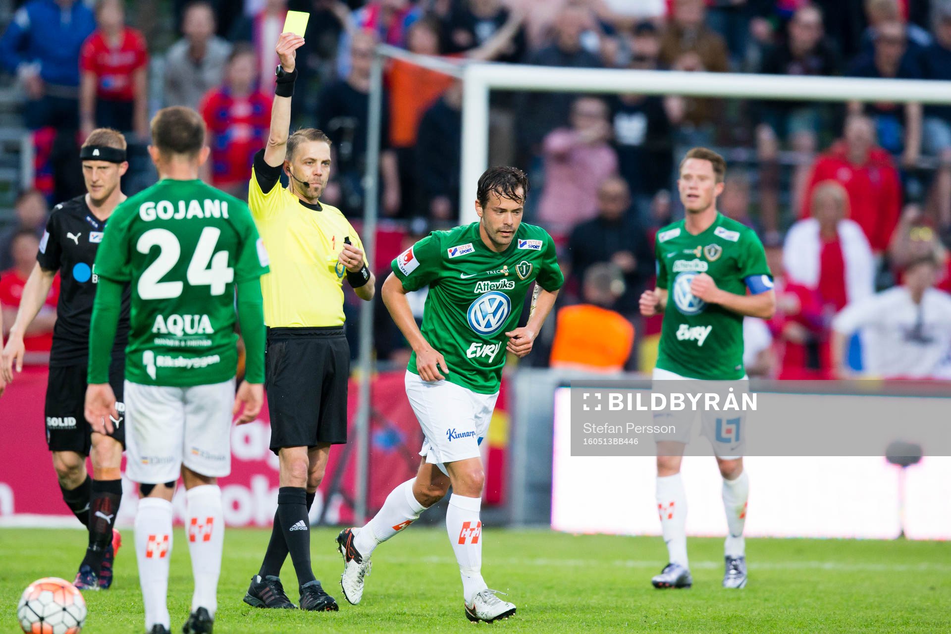 Jönköpings Fredric Fendrich blir varnad av domaren Johan