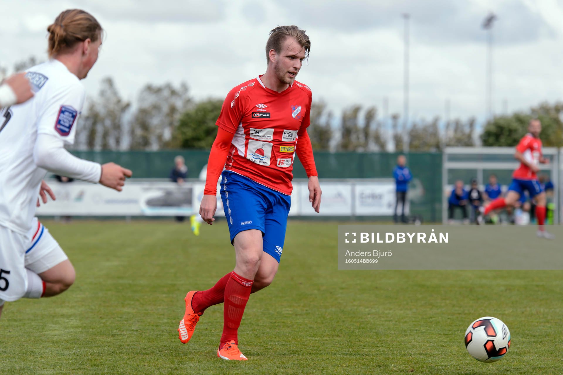 Höganäs Måns Carlsen under fotbollsmatchen i divison 2 mellan Höganäs och Helsingborgs IF Akademi den 14 maj 2016 i Höganäs.