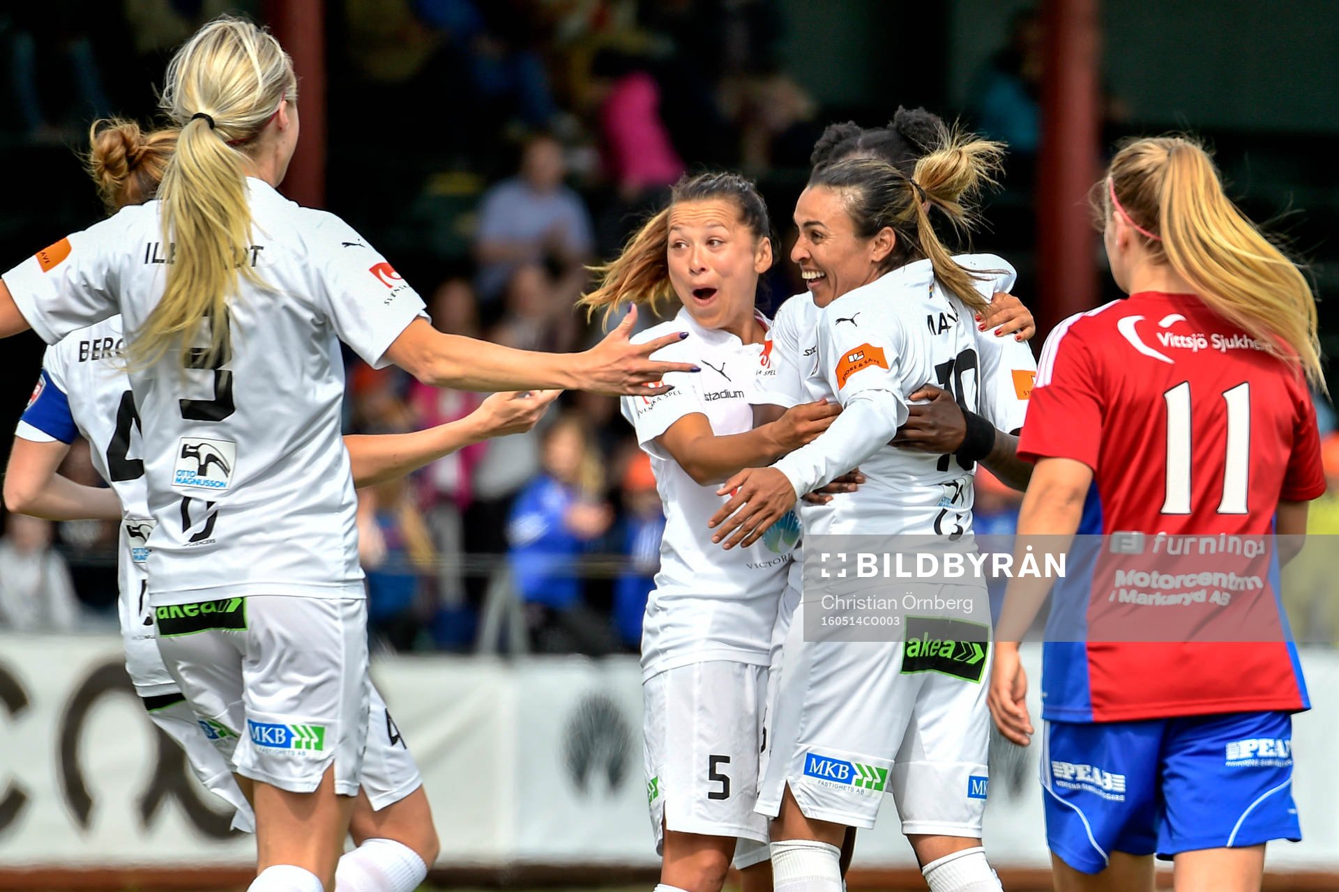 Rosengårds Alexandra Riley och Marta Viera Da Silva jublar