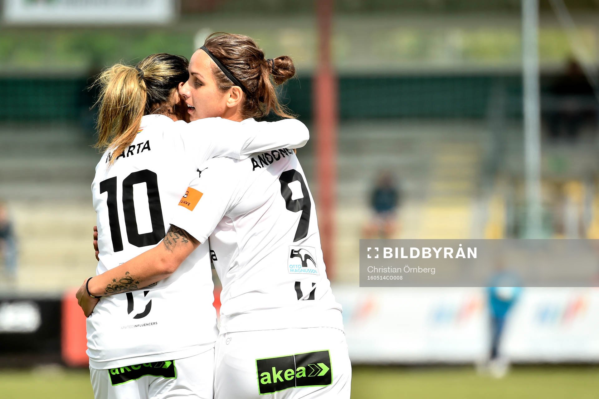 Rosengårds Marta Viera Da Silva och Nataša Andonova jublar efter 3-0 av Andonova under fotbollsmatchen i Damallsvenskan mellan Rosengård och Vittsjö den 14 maj 2016 i Malmö.