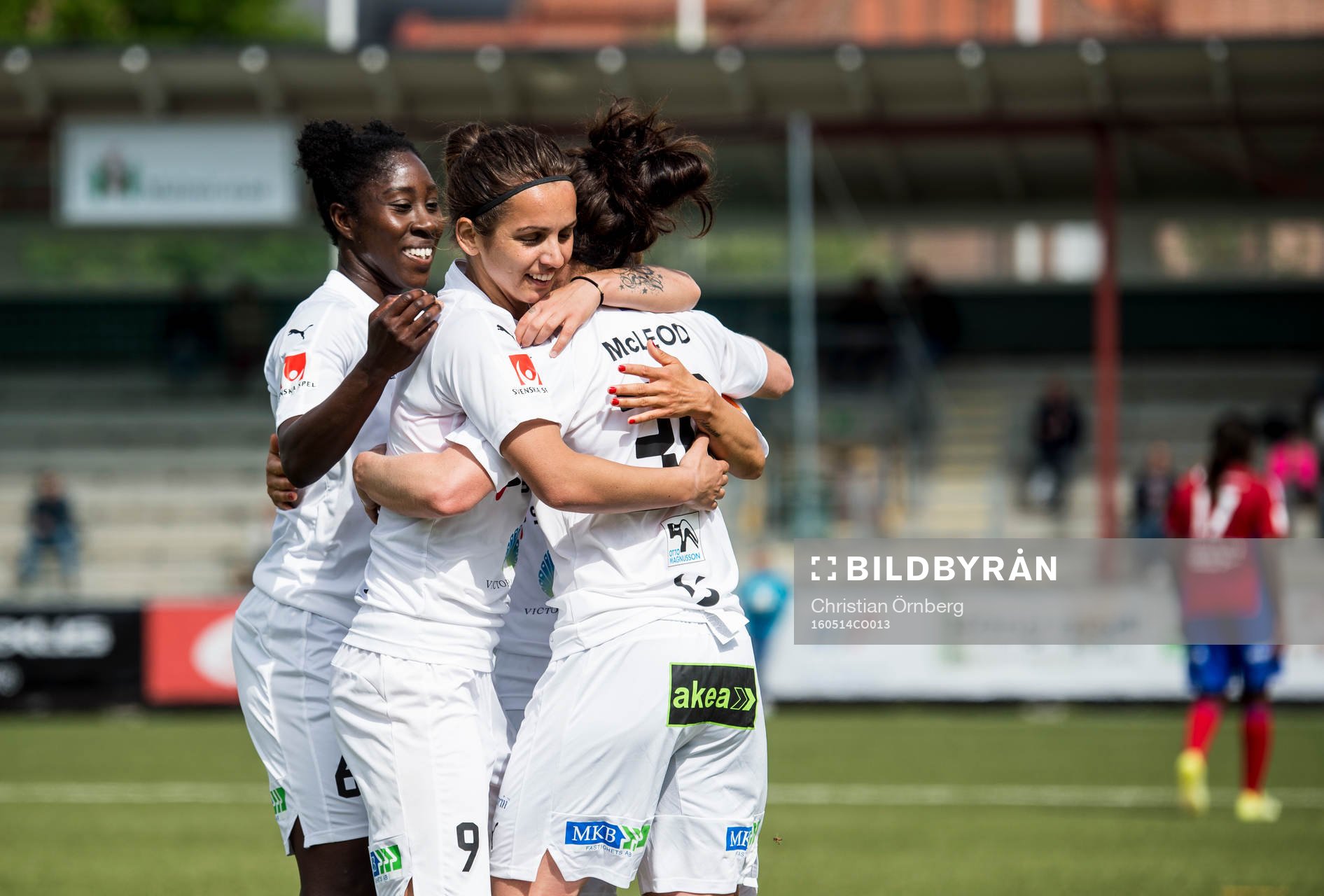 Rosengårds Nataša Andonova jublar efter 3-0 tillsammans med Anita Asante och Ella Masar under fotbollsmatchen i Damallsvenskan mellan Rosengård och Vittsjö den 14 maj 2016 i Malmö.