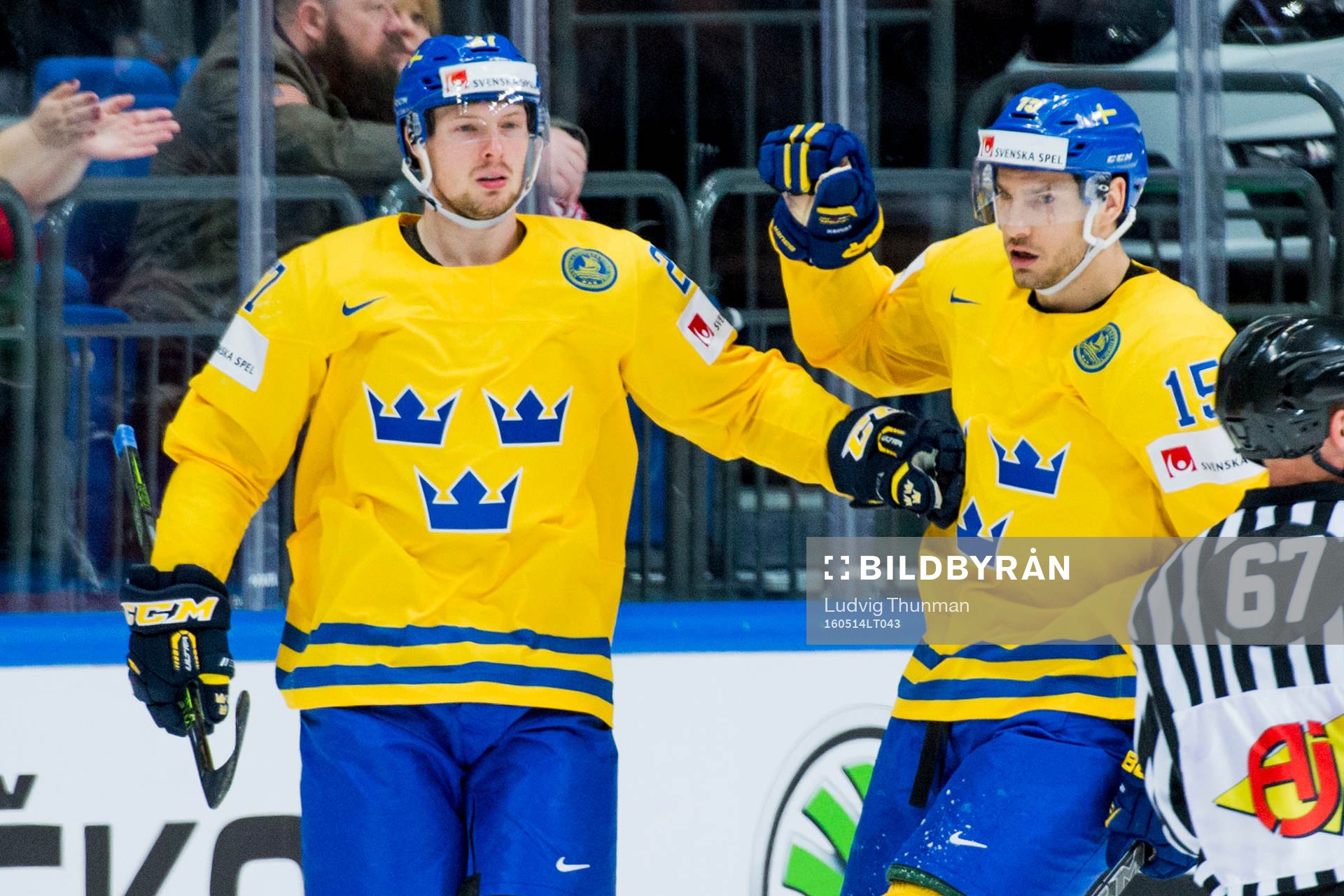 Sveriges Martin Lundberg (tv) och Mattias Sjögren jublar