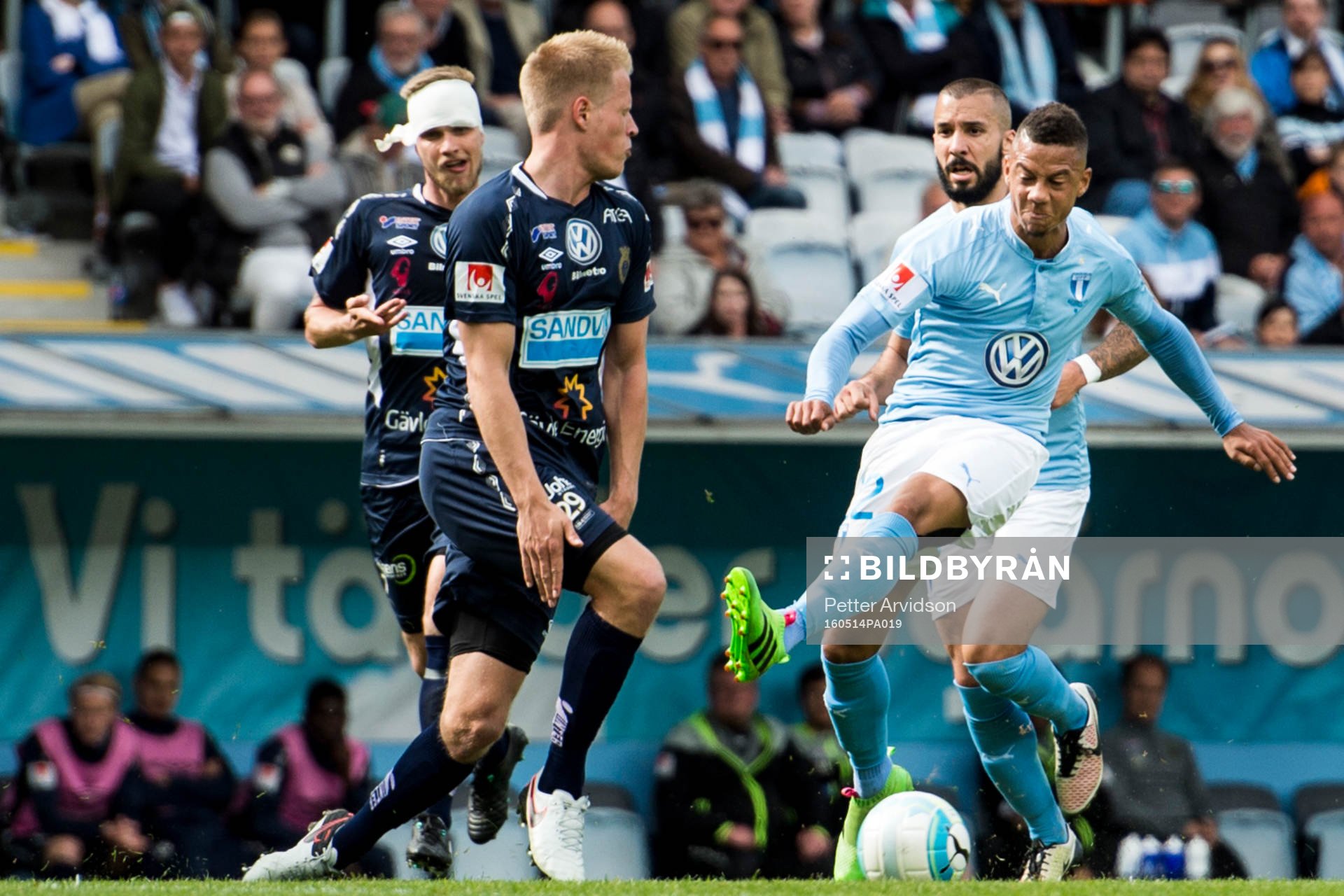 4 Malmö FFs Tobias Sana testar skott