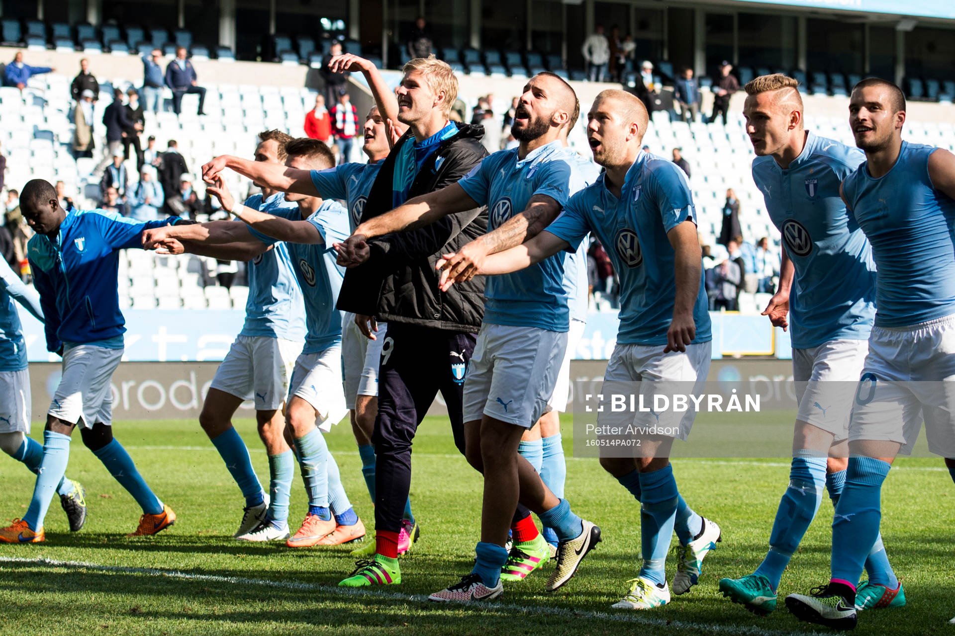 4 Malmö FFs spelare med Guillermo Molins (m) jublar mot