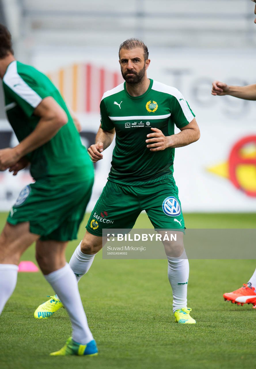 Hammarbys Kennedy Bakircioglu värmer upp inför fotbollsmatchen i Allsvenskan mellan Kalmar och Hammarby den 14 maj 2016 i Kalmar.