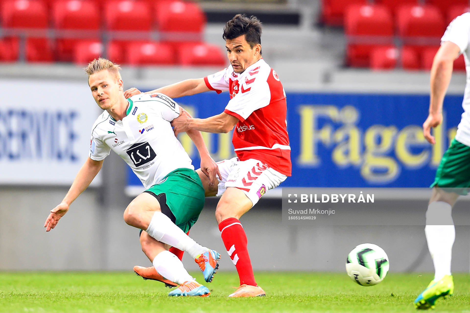 Hammarbys Erik Israelsson och Kalmars Emin Nouri