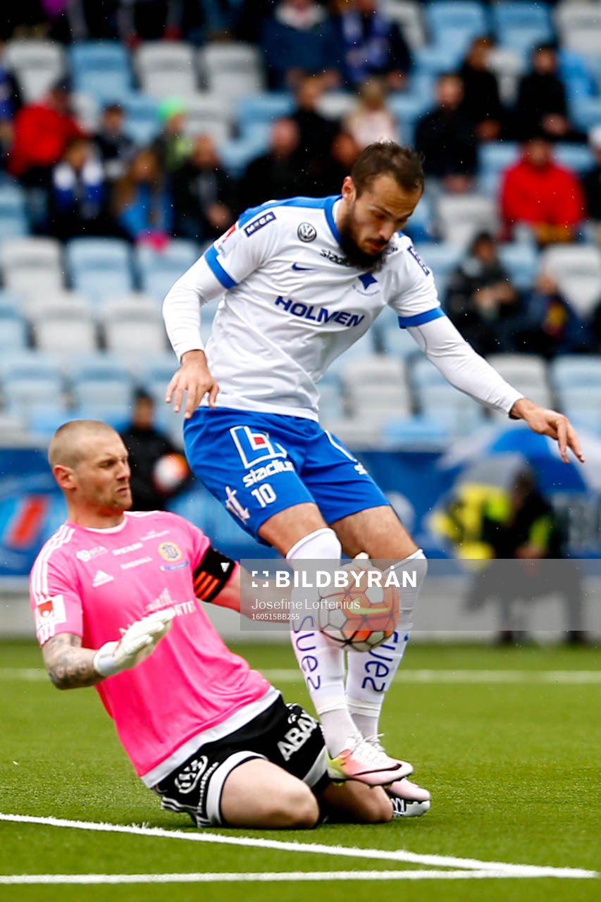 Sundsvalls målvakt Tommy Naurin drar ner Norrköpings Emir