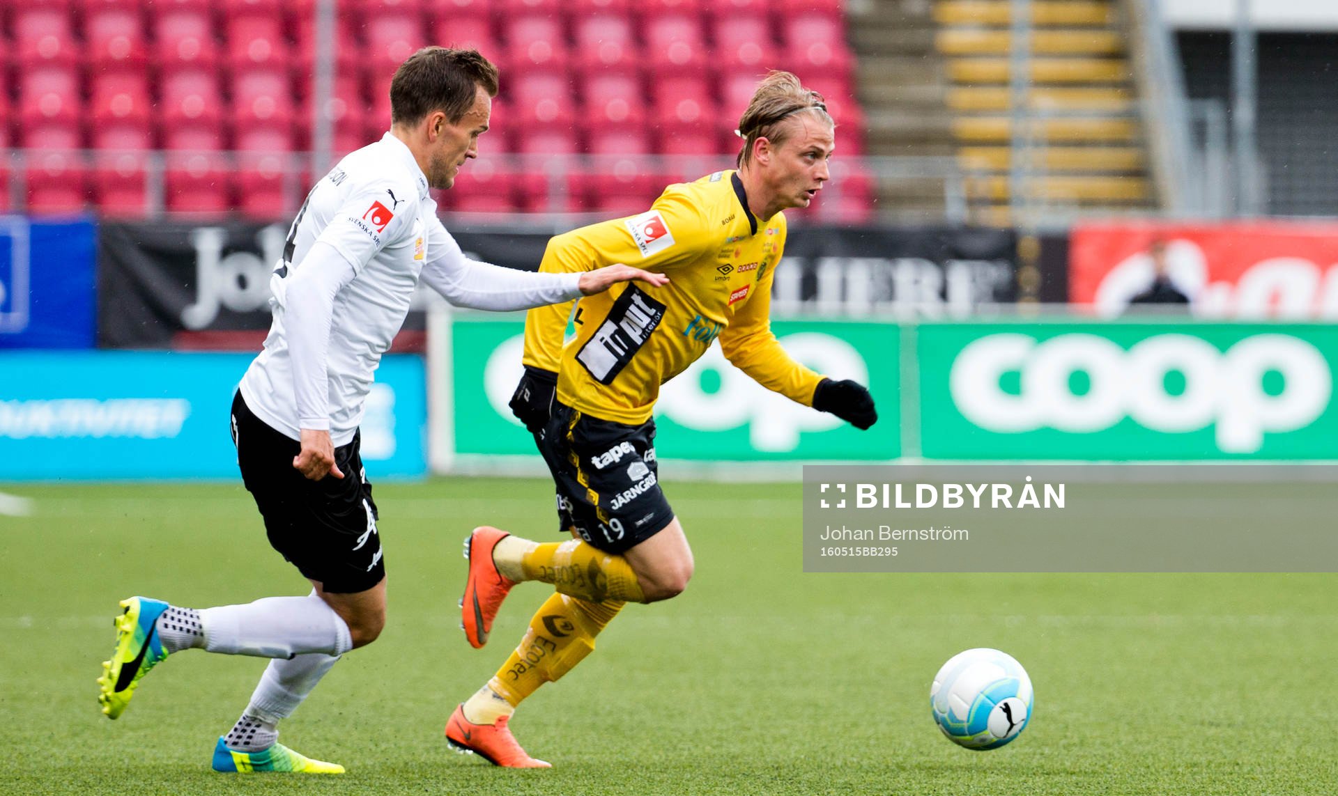Örebros Logi Valgardsson och Elfsborgs Simon Hedlund