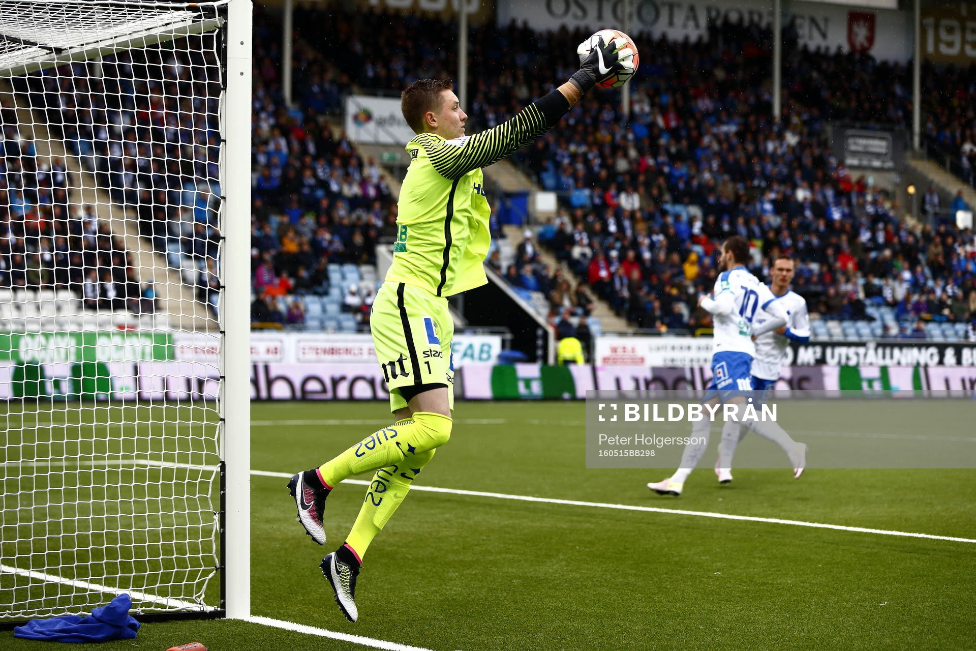 Räddning av Norrköpings målvakt Andreas Vaikla