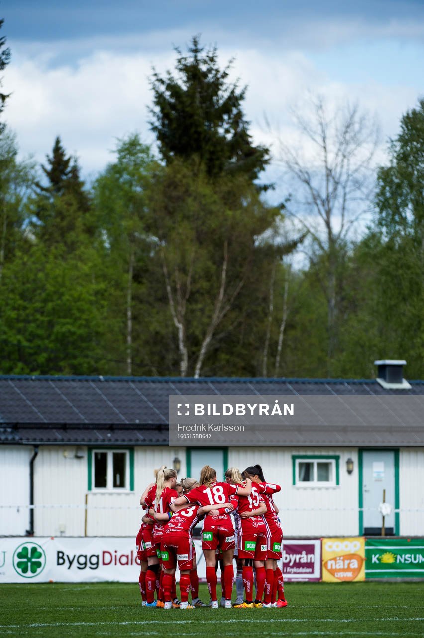 Piteå samlar ihop innan fotbollsmatchen i Damallsvenskan