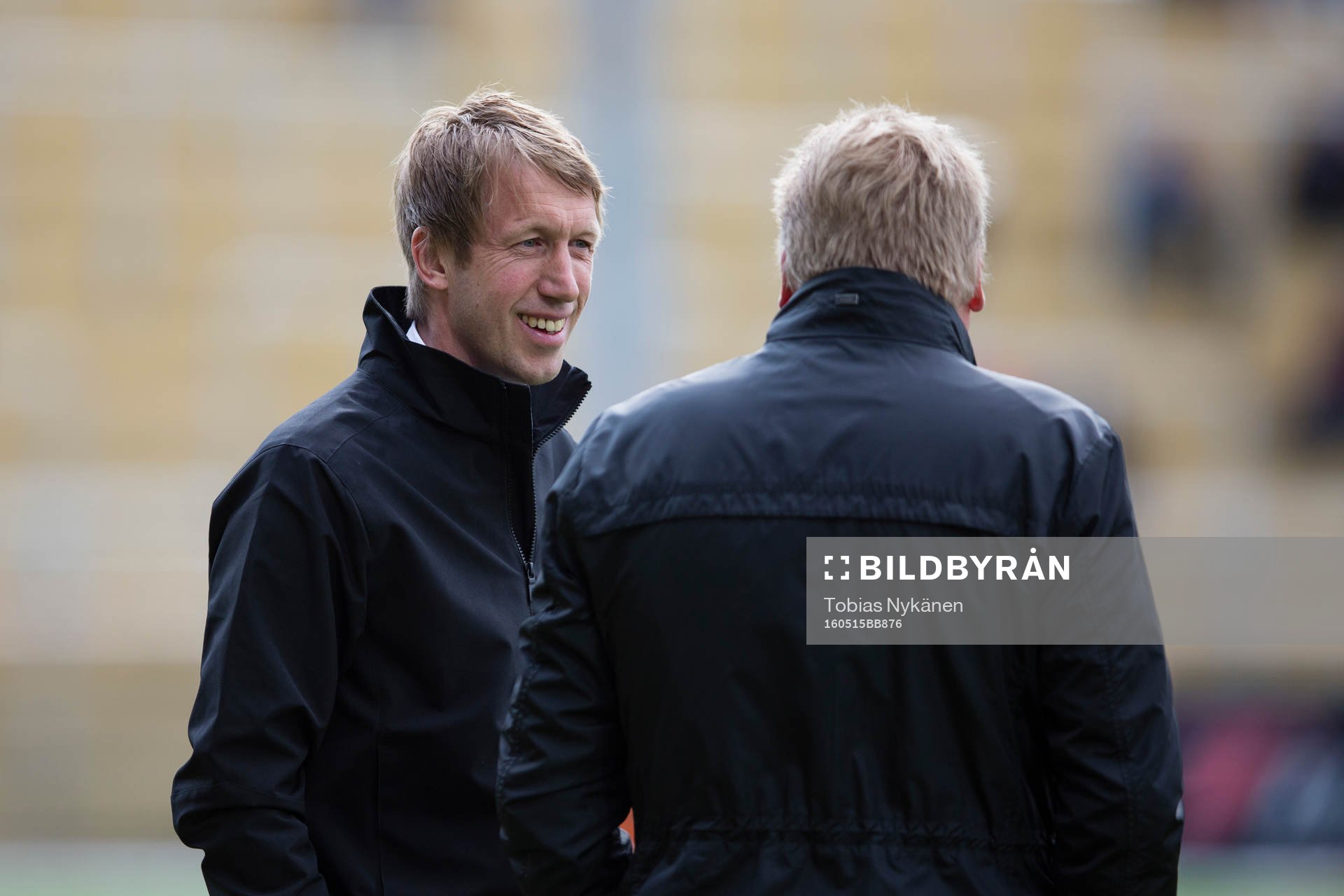 Östersunds tränare Graham Potter samtalar med IFK