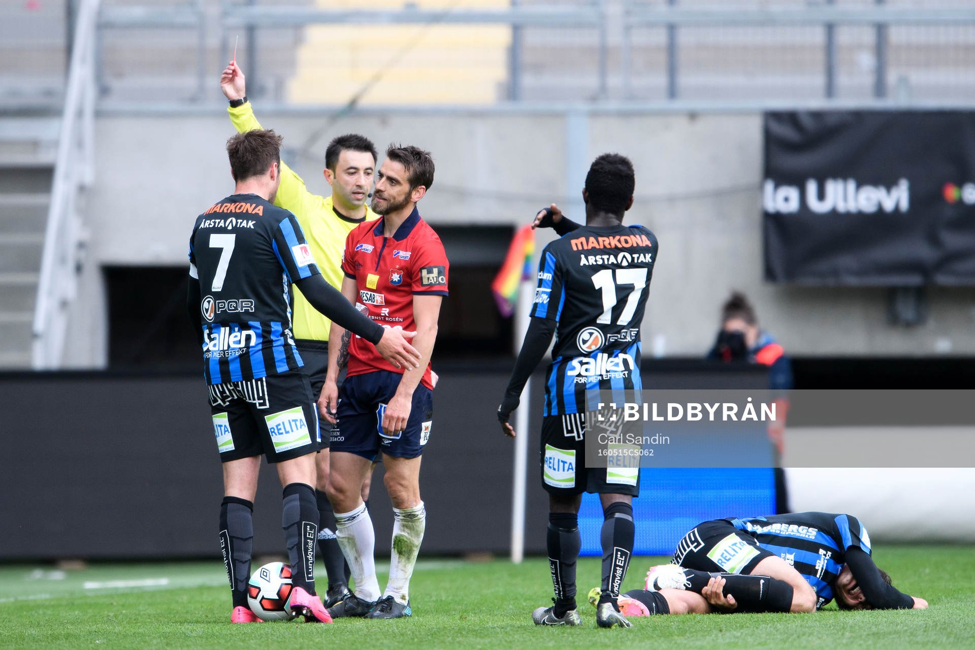 Örgrytes Björn Anklev får sitt andra gula kort av domare