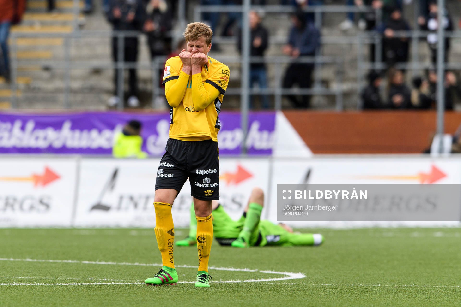 Elfsborgs Joakim Nilsson och målvakt Kevin Stuhr Ellegaard