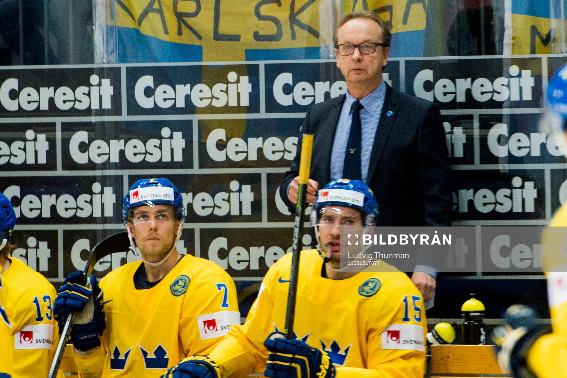 Sveriges förbundskapten Pär Mårts på bänken