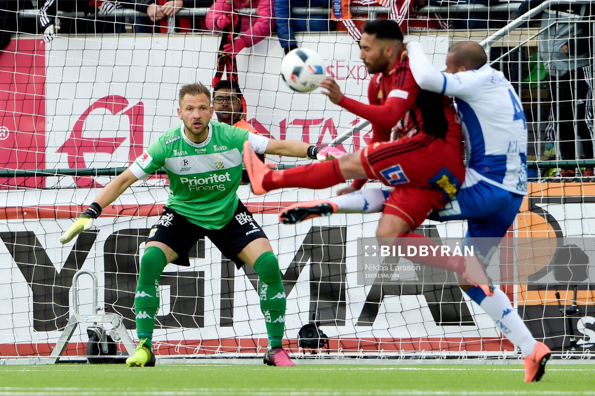 IFK Göteborgs målvakt John Alvbåge och Haitam Aleesami