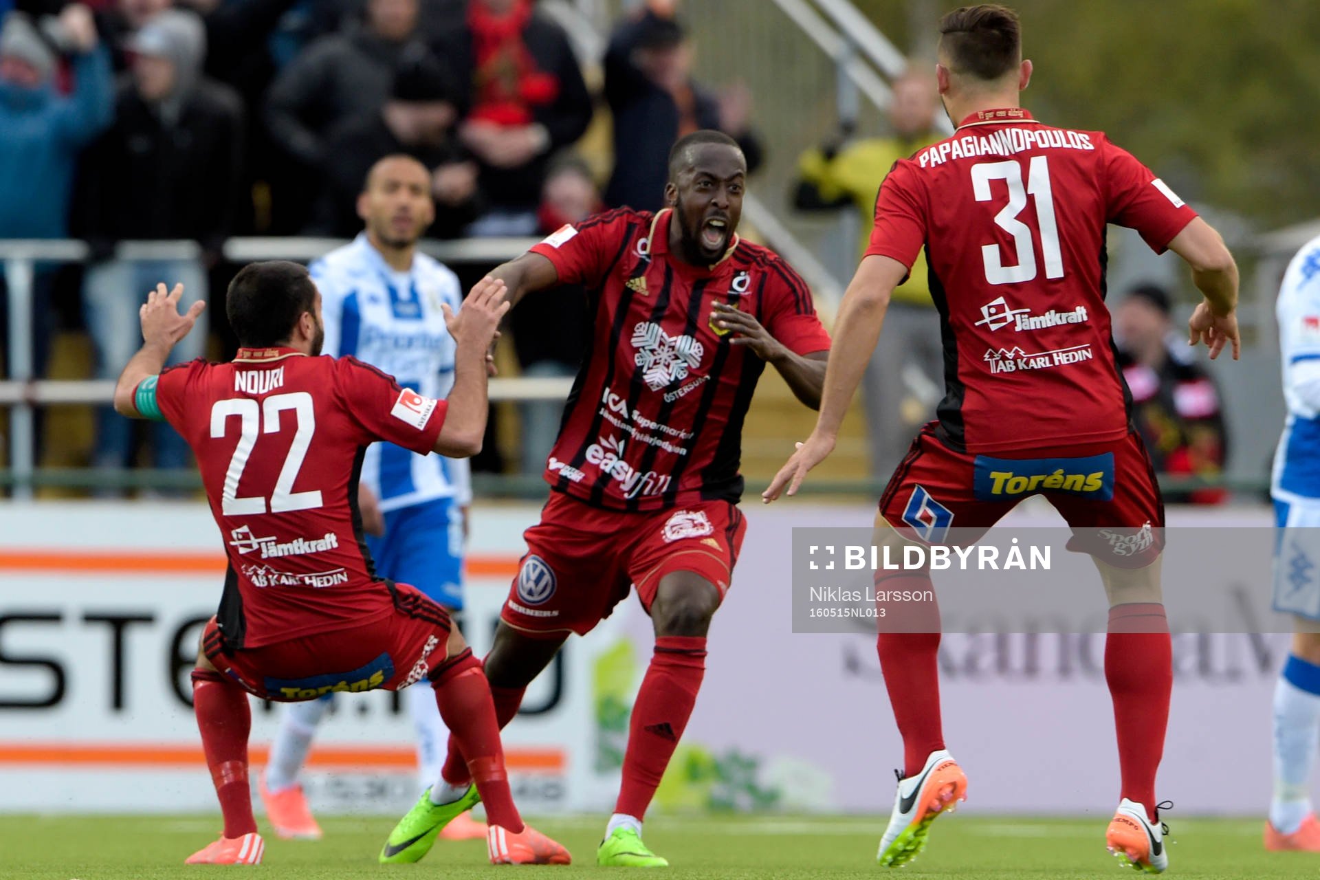 Östersunds Ronald Mukiibi jublar