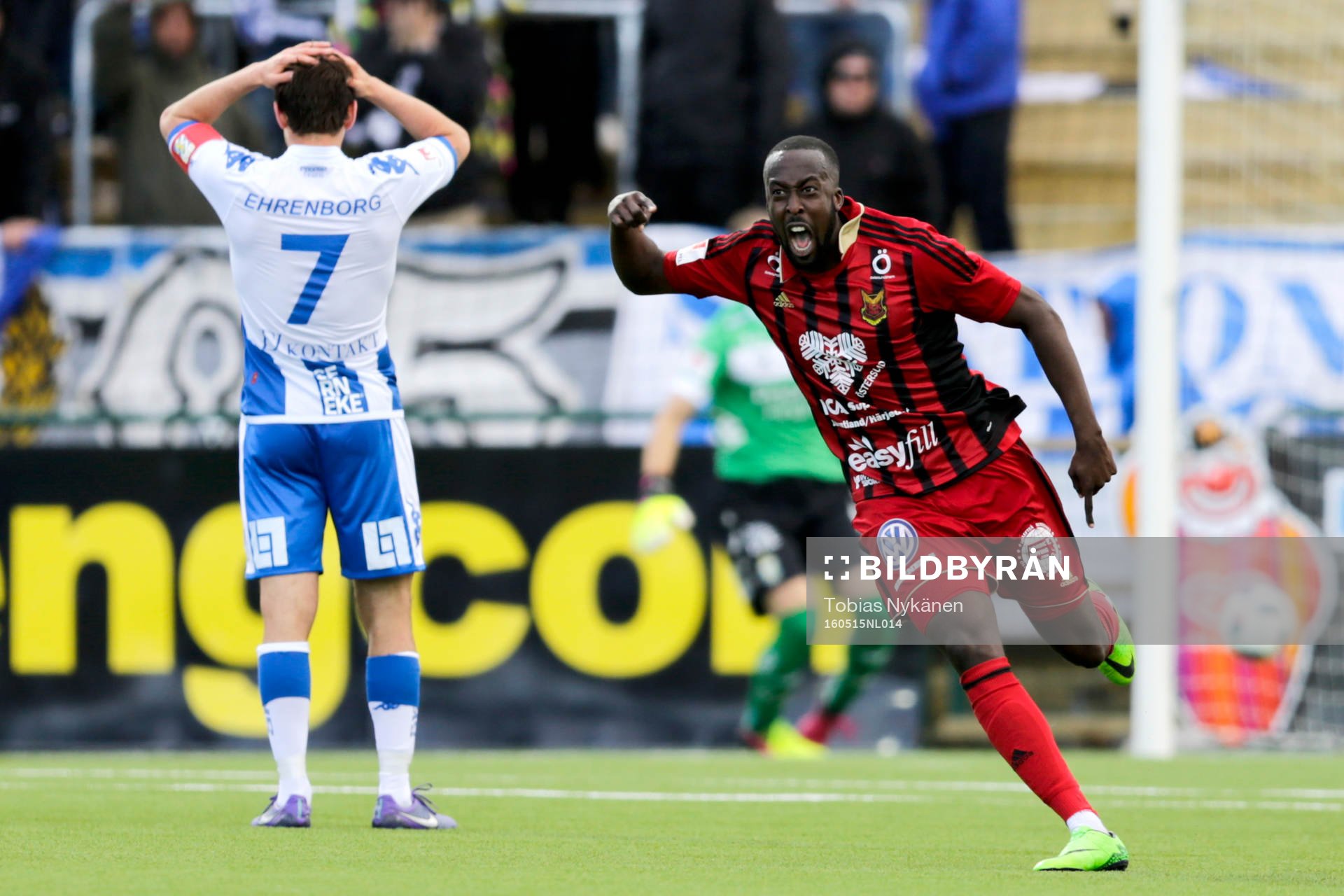 Östersunds Ronald Mukiibi jublar