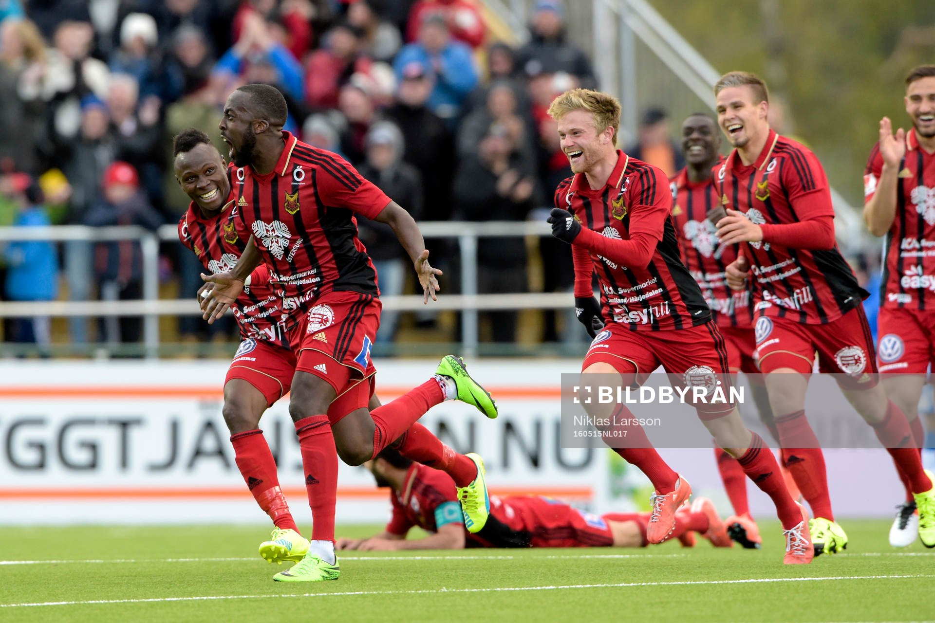 Östersunds Ronald Mukiibi jublar