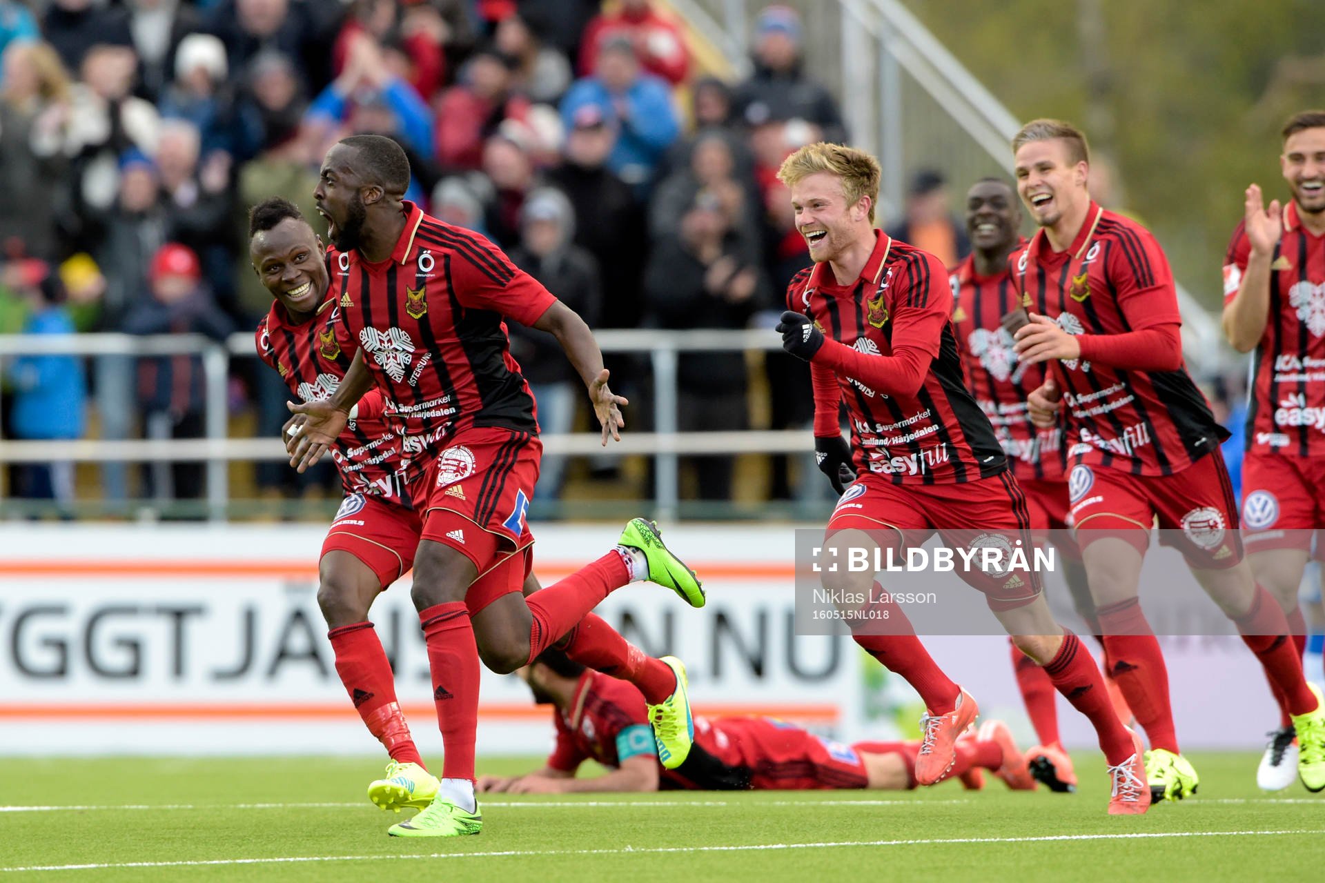 Östersunds Ronald Mukiibi jublar