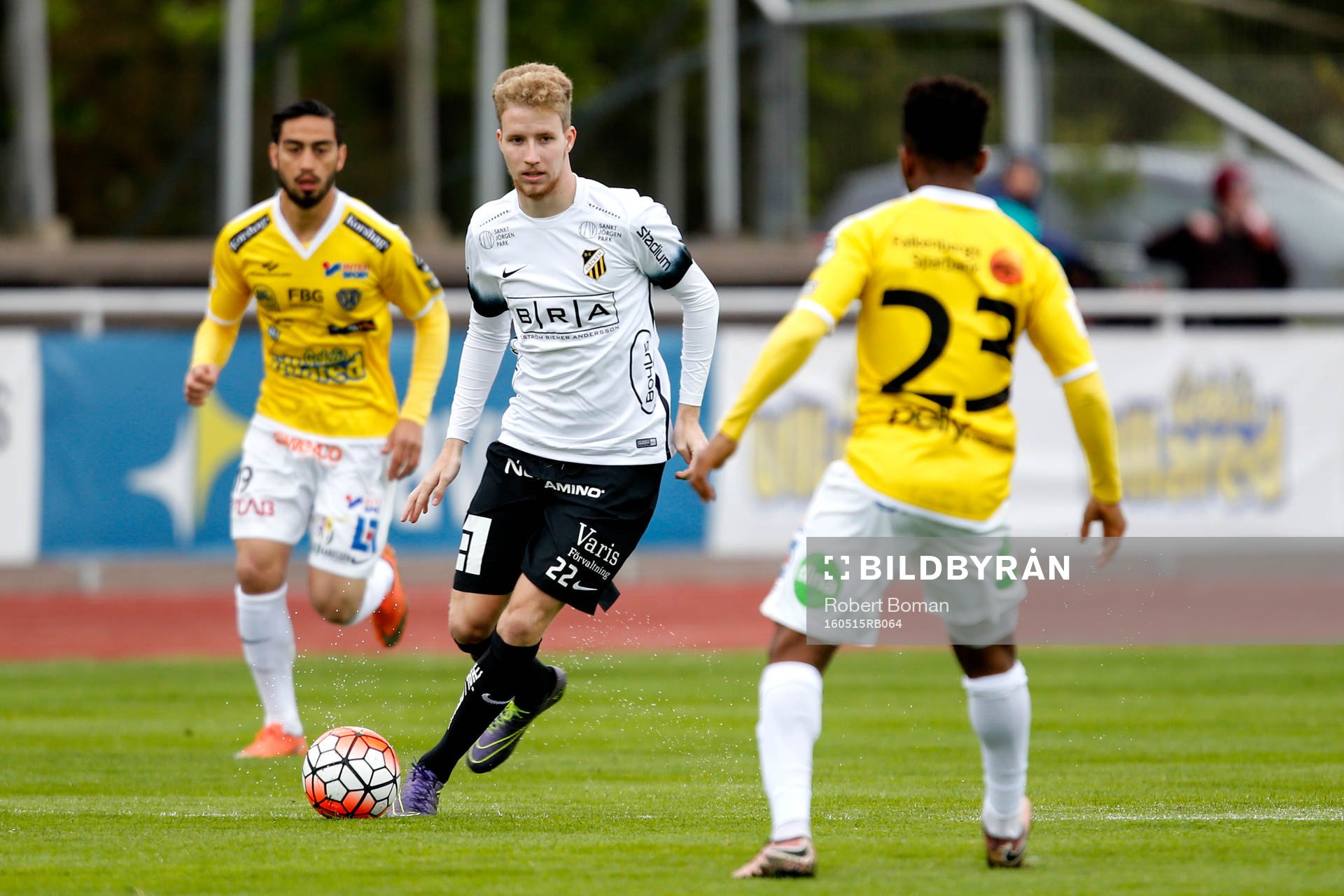 Häckens Samuel Gustafson och Falkenbergs Enock Kwakwa