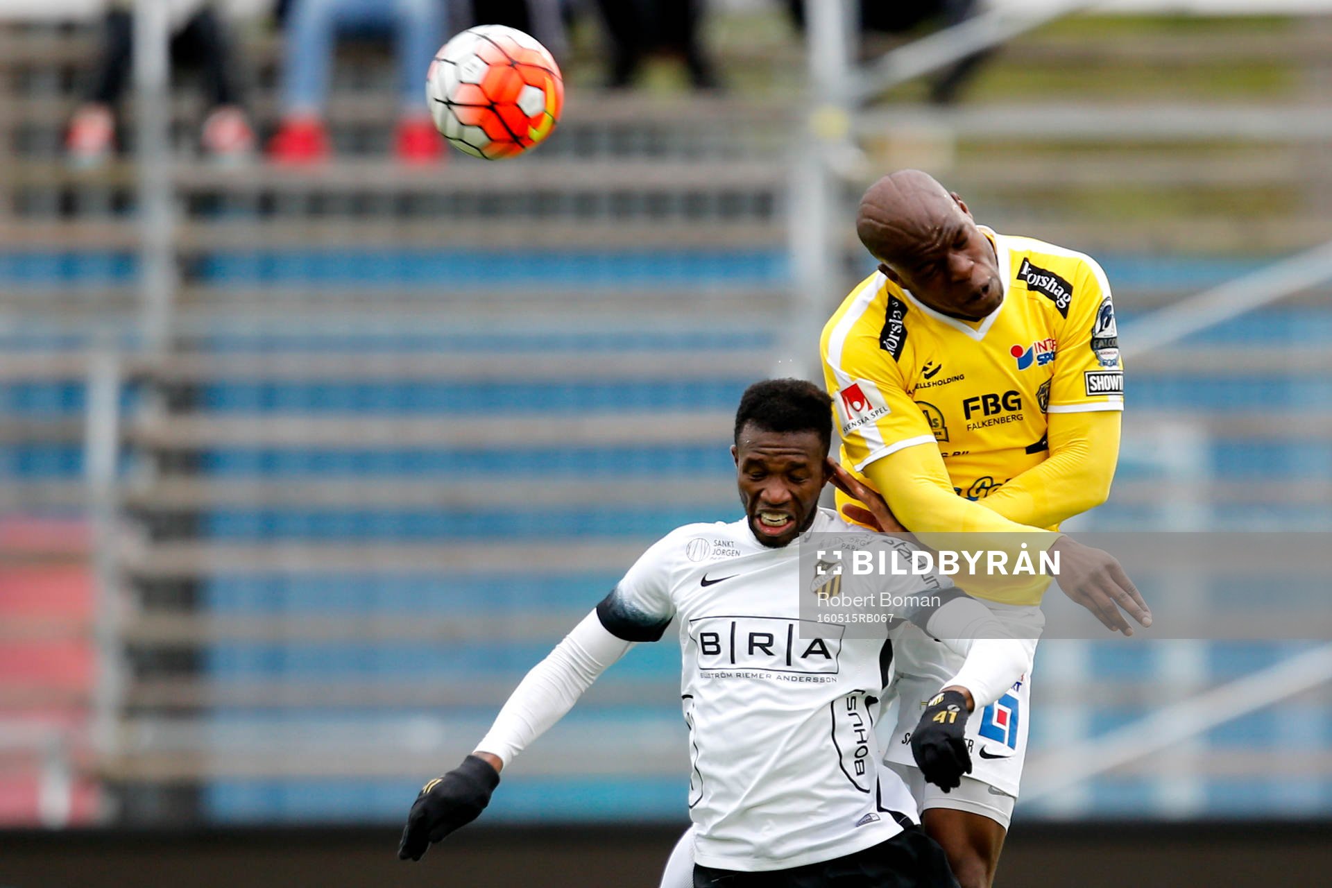 Häckens Mohammed Abubakari och Falkenbergs Hakeem Araba