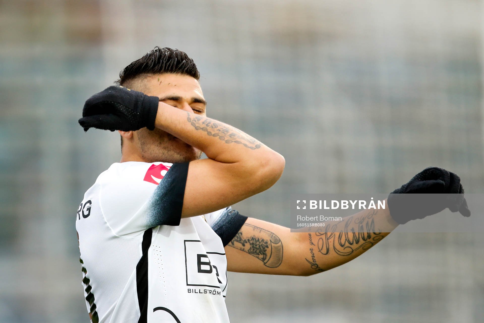 Häckens Paulo de Oliveira jublar efter 1-3 under fotbollsmatchen i Allsvenskan mellan Falkenberg och Häcken den 15 maj 2016 i Falkenberg