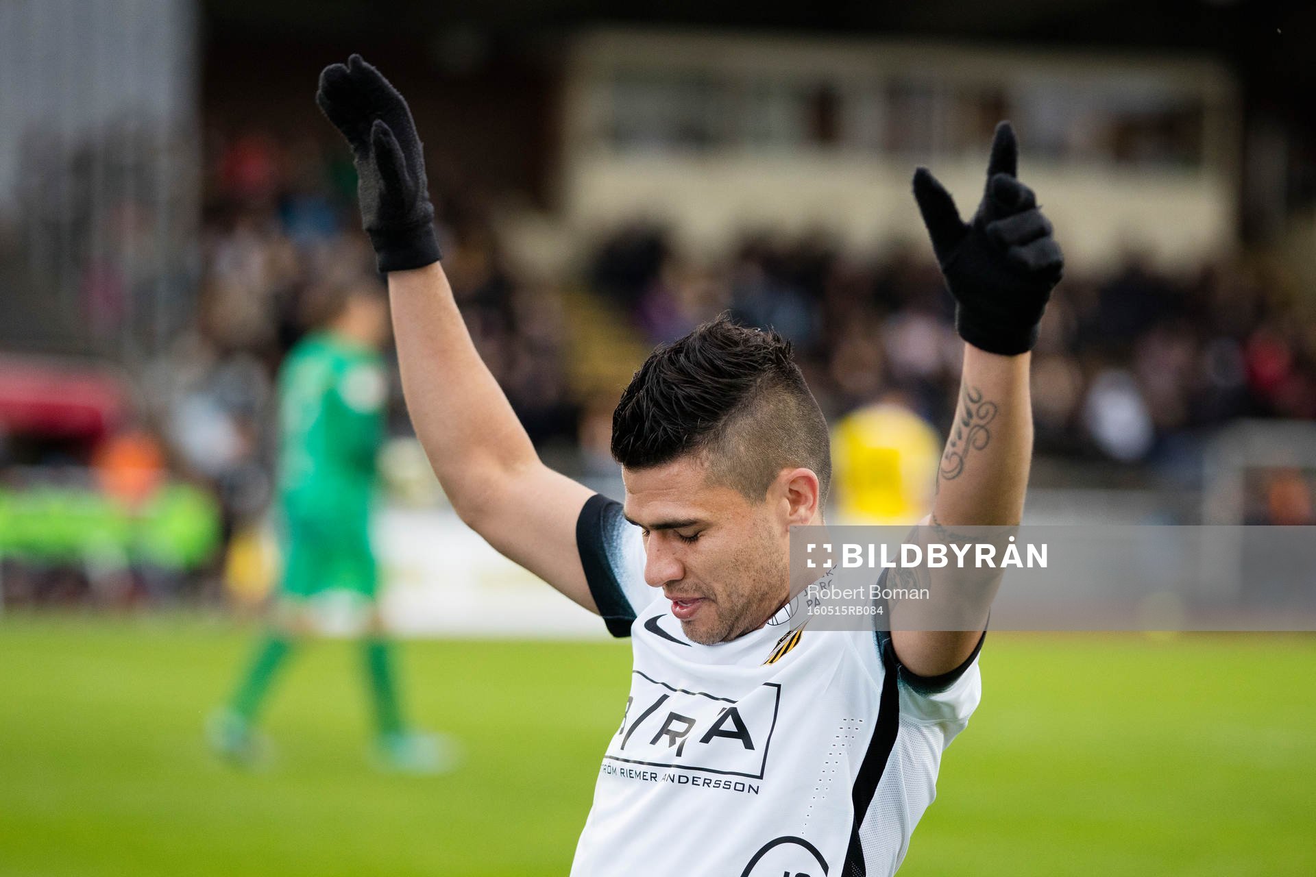 Häckens Paulo De Oliviera jublar efter 1-3 målet under fotbollsmatchen i Allsvenskan mellan Falkenberg och Häcken den 15 maj 2016 i Falkenberg