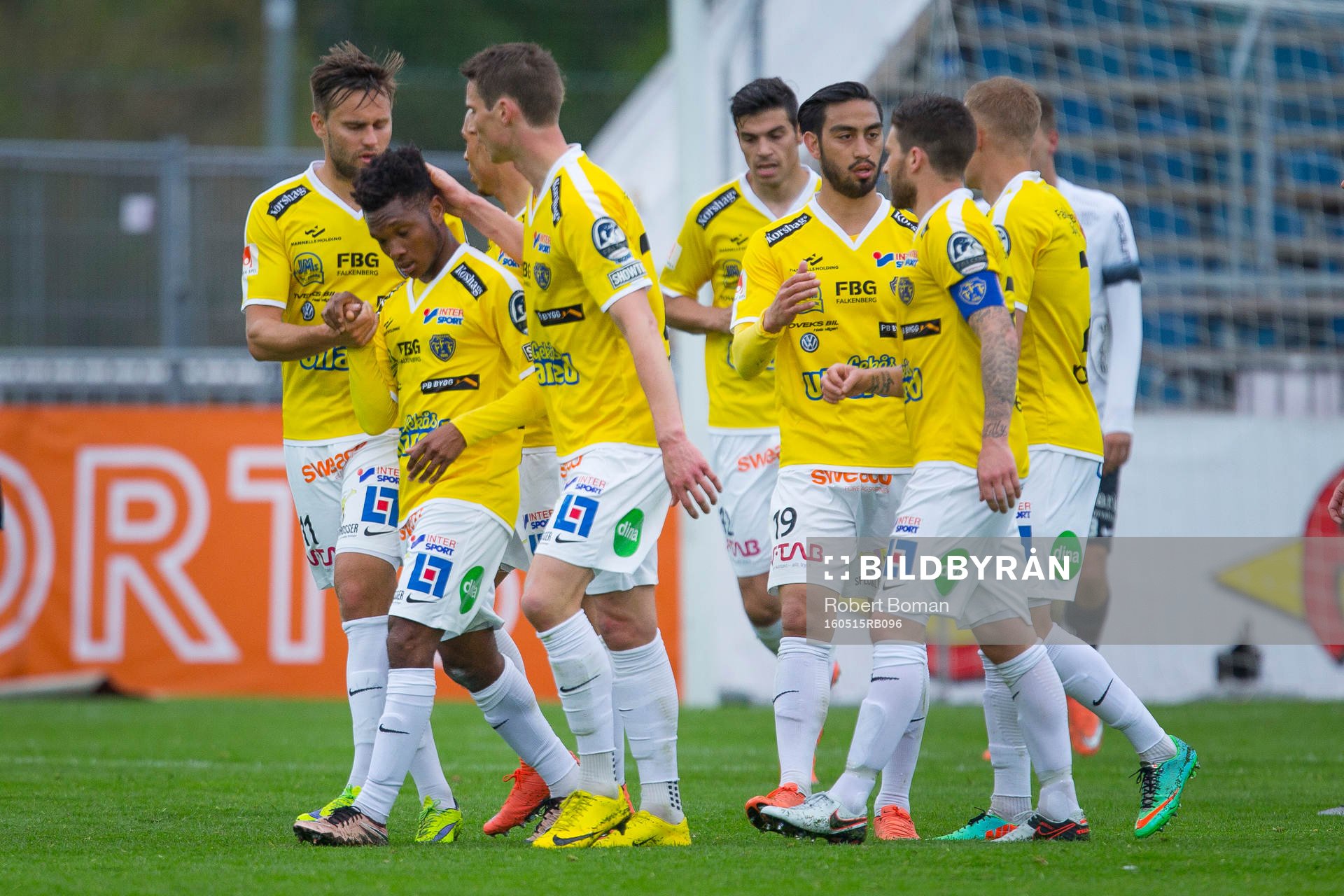 Falkenbergs spelare jublar