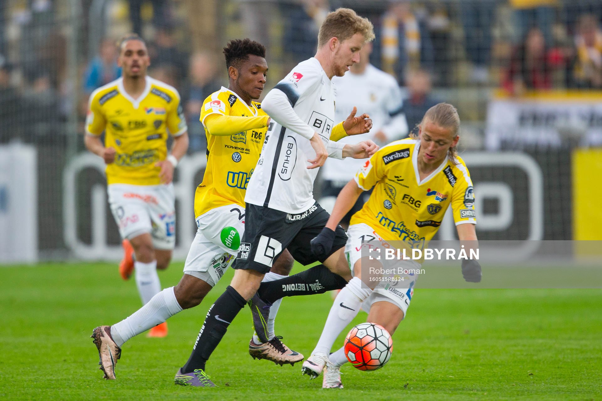 Falkenbergs Enock Kwakwa och BK Häckens Samuel Gustafson