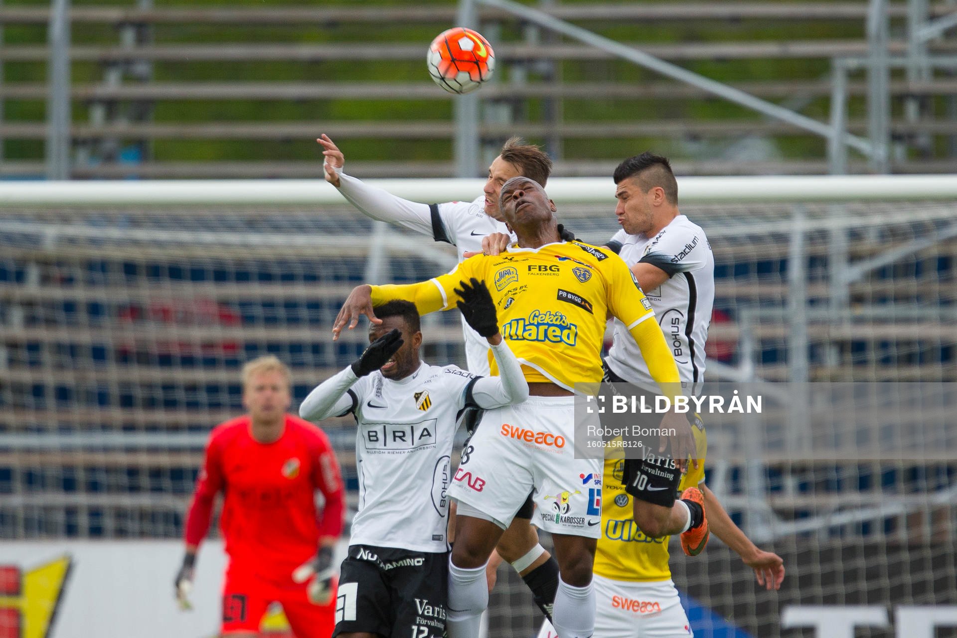 Falkenbergs Hakeem Araba och BK Häckens Paulo De Oliviera