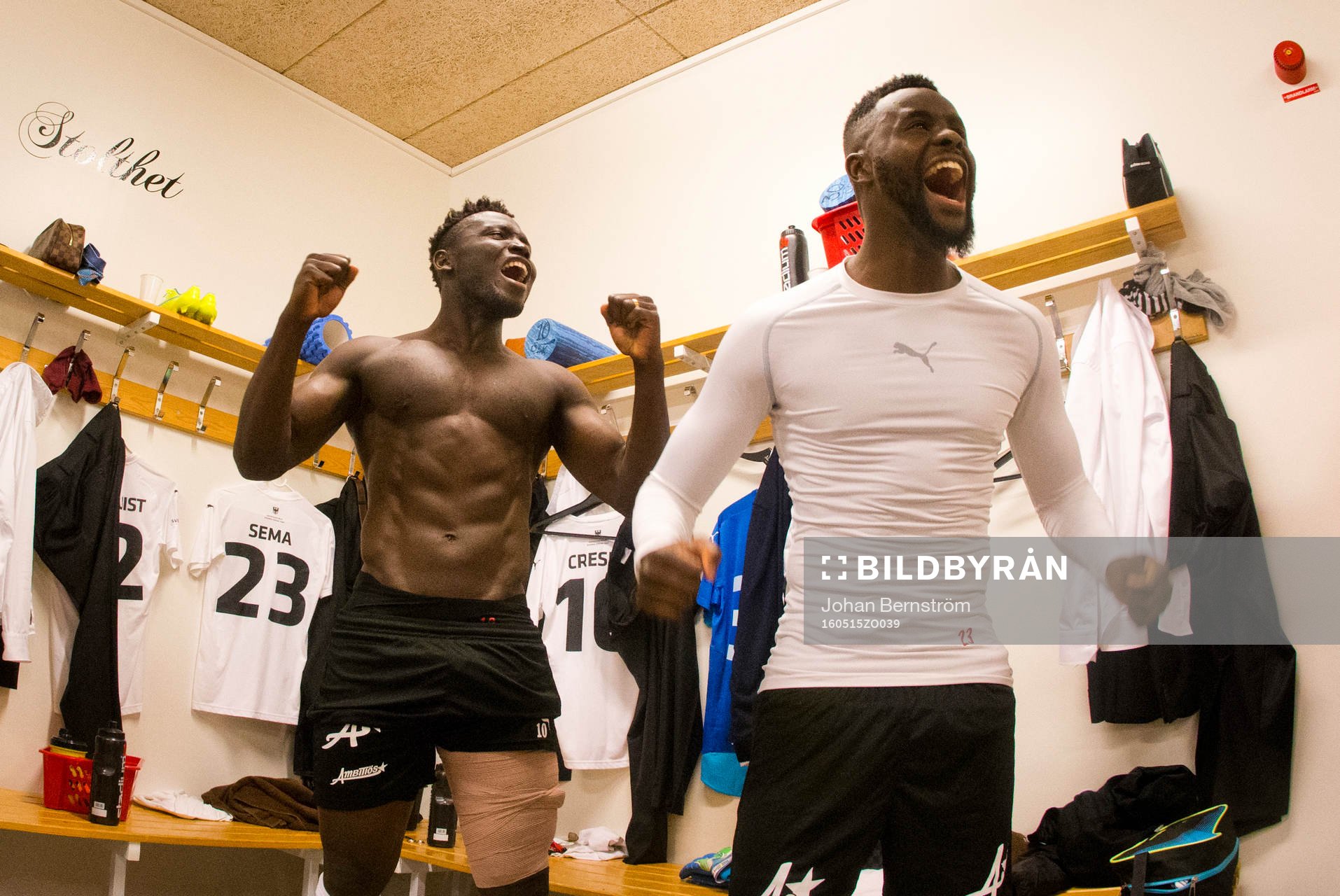 Örebros Alhassan Kamara och Maic Sema jublar i