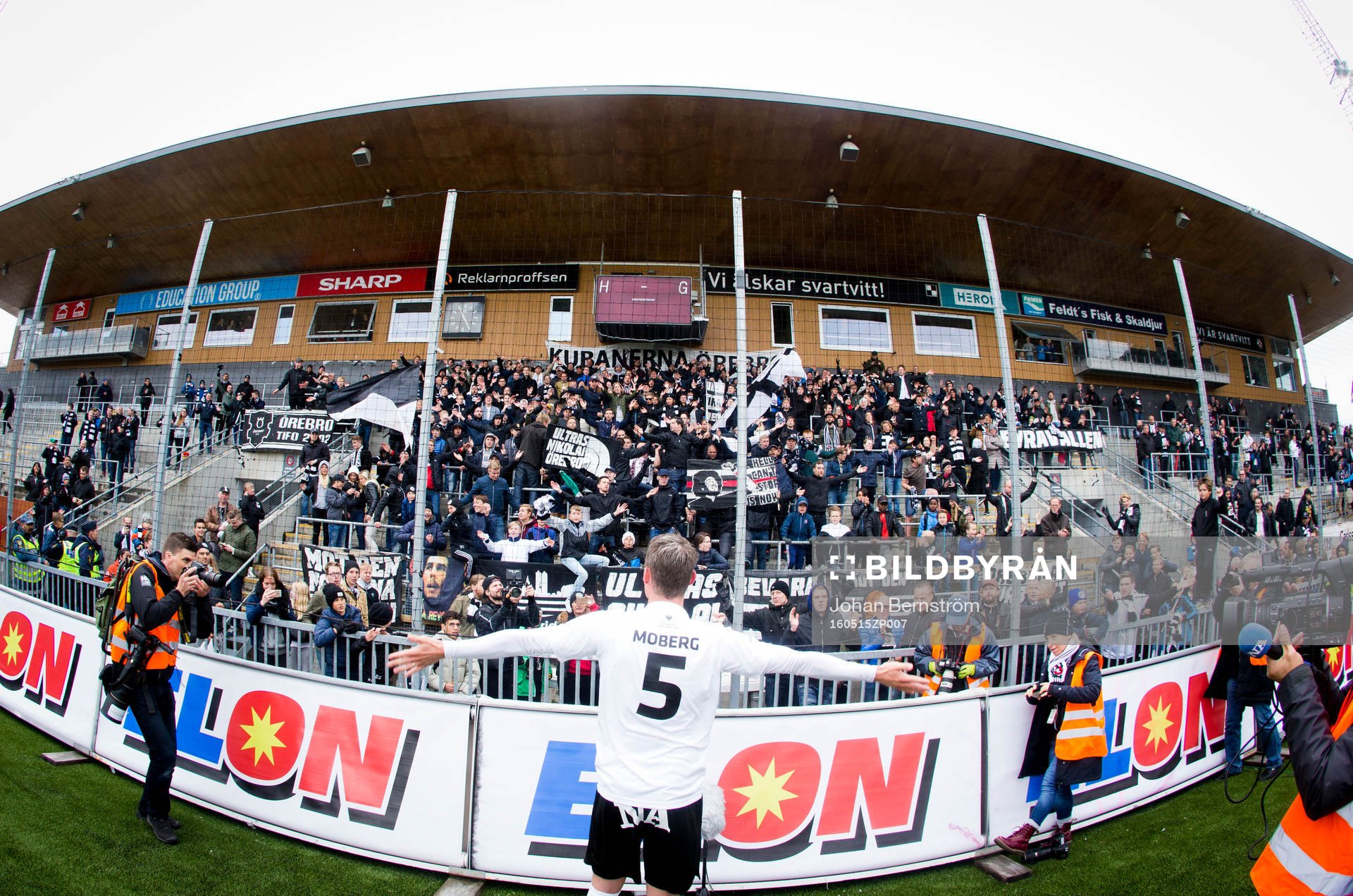 Örebros Erik Moberg jublar hos Örebroklacken
