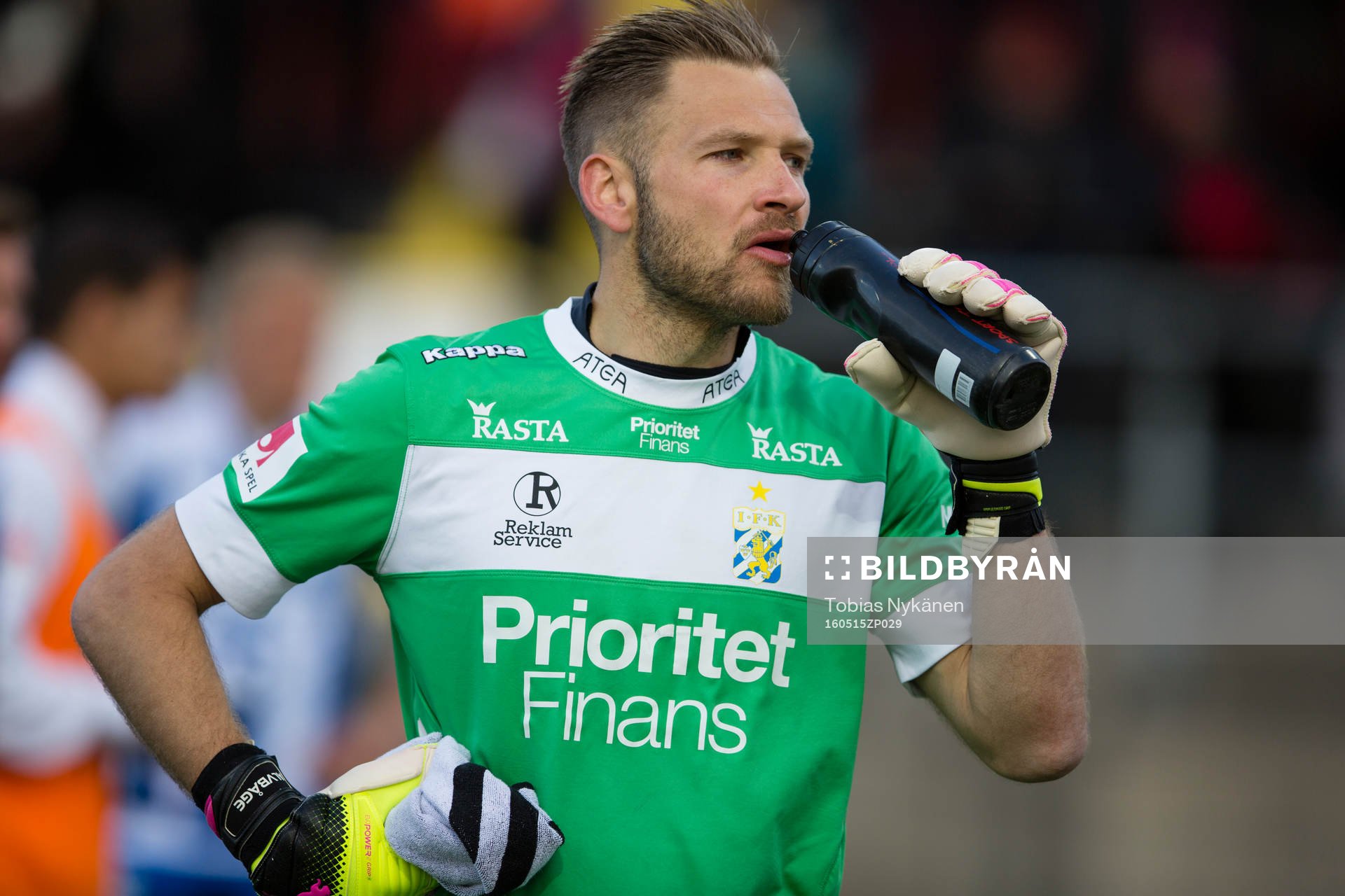 IFK Göteborgs målvakt John Alvbåge deppar