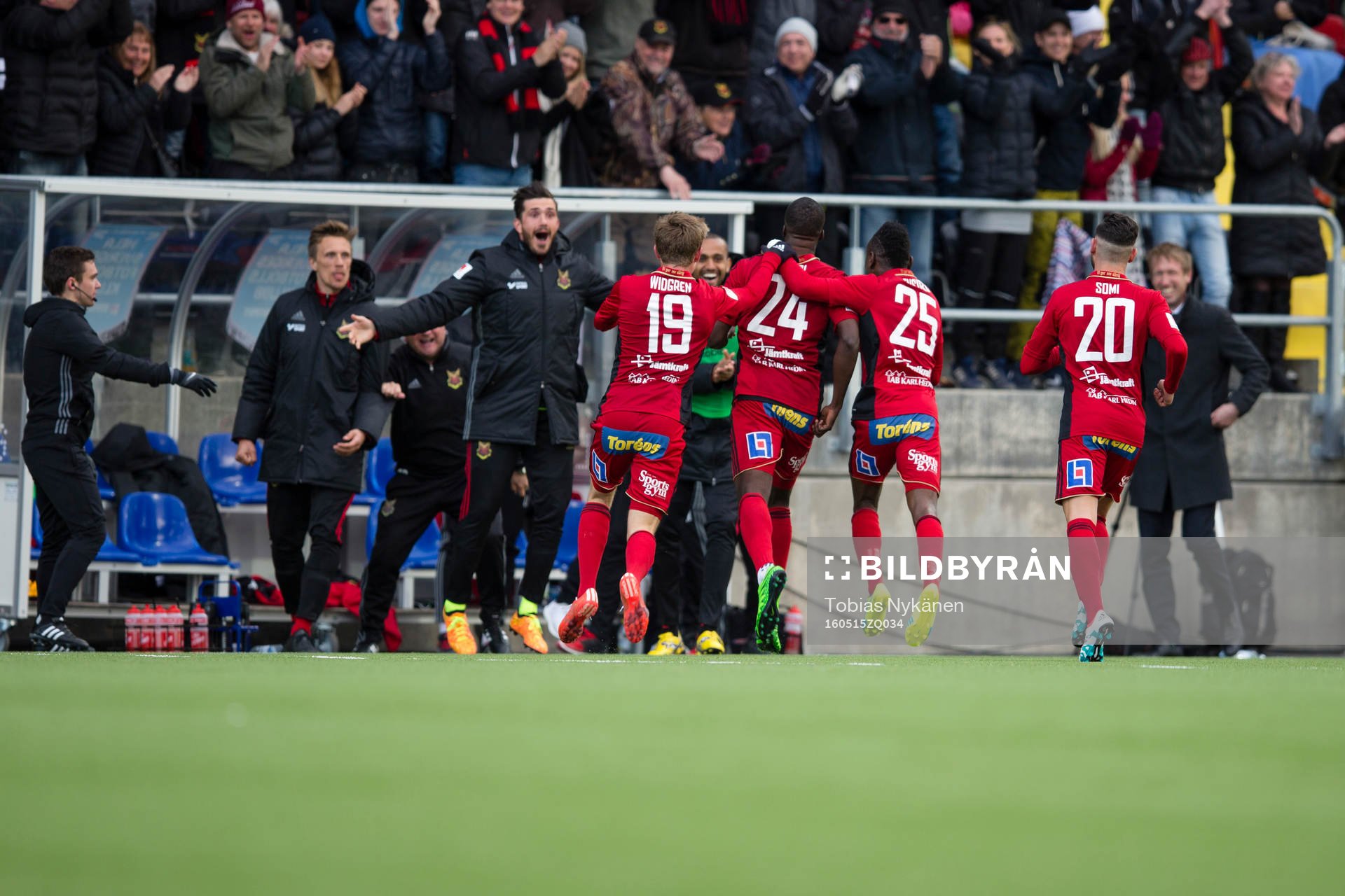 Östersunds Ronald Mukiibi jublar
