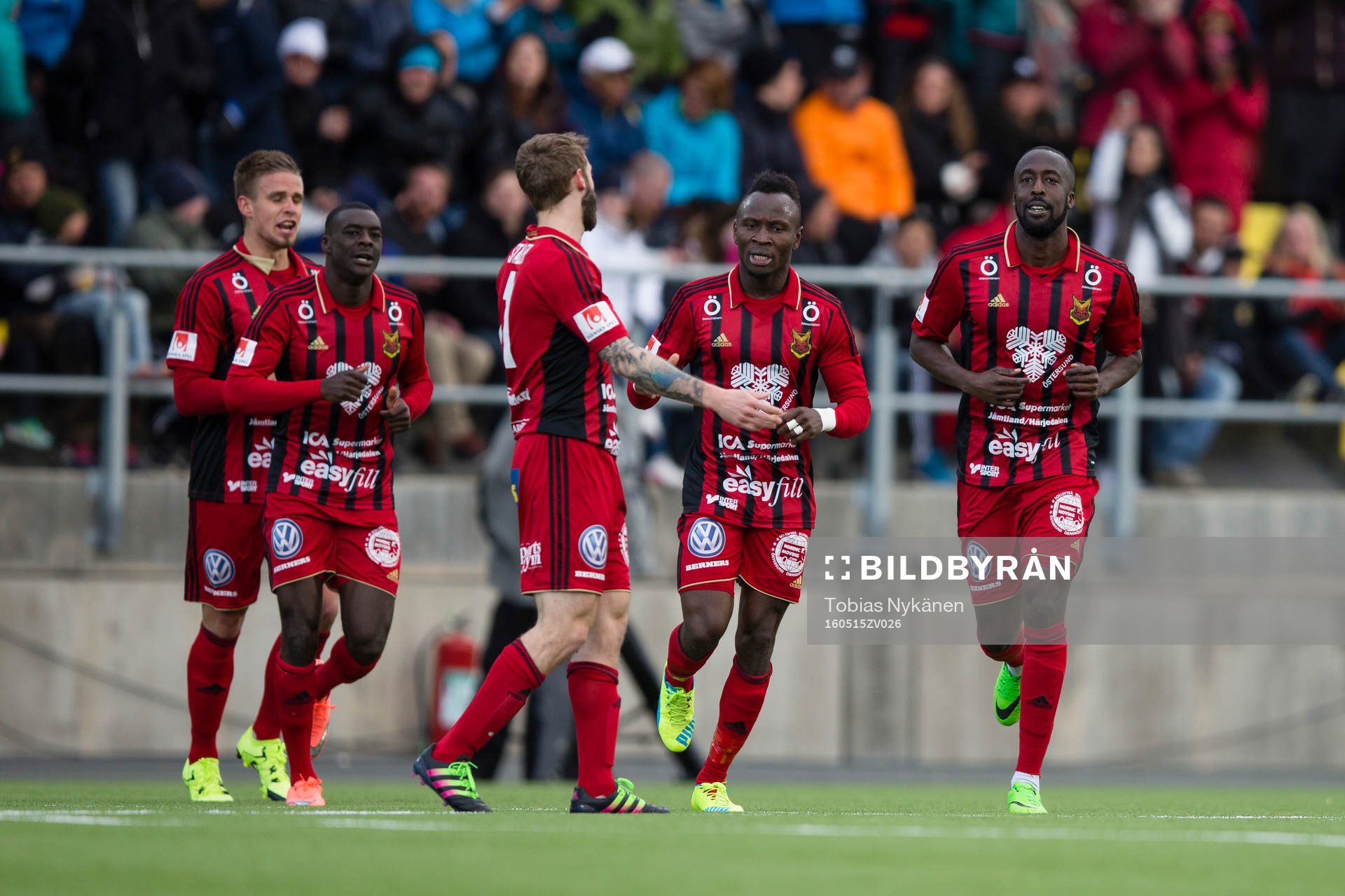 Östersunds Ronald Mukiibi jublar