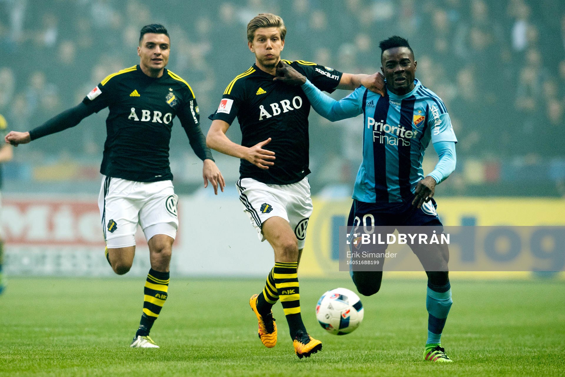 s Anton Jönsson Salétros och Djurgårdens Sam Johnson