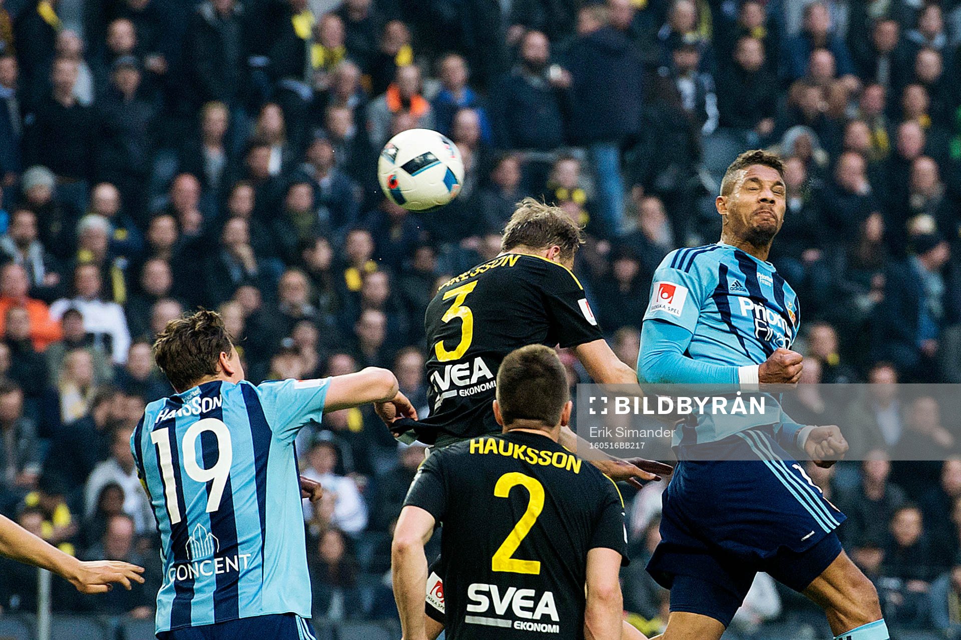 Djurgårdens Mathias Ranégie nickar bollen