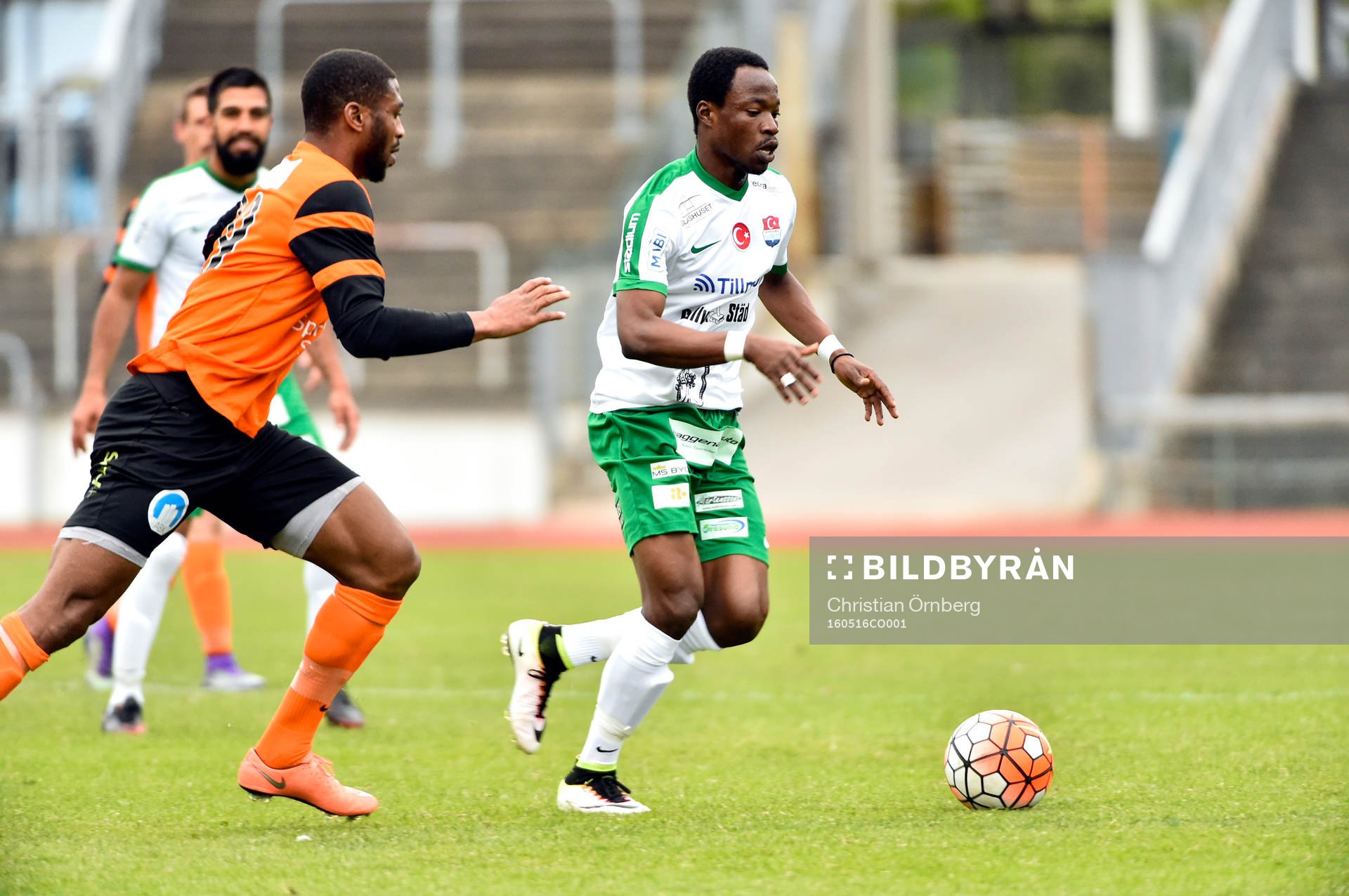 Prespa Birliks Sadat Karim och Kristianstads Izuchukwu Emeh