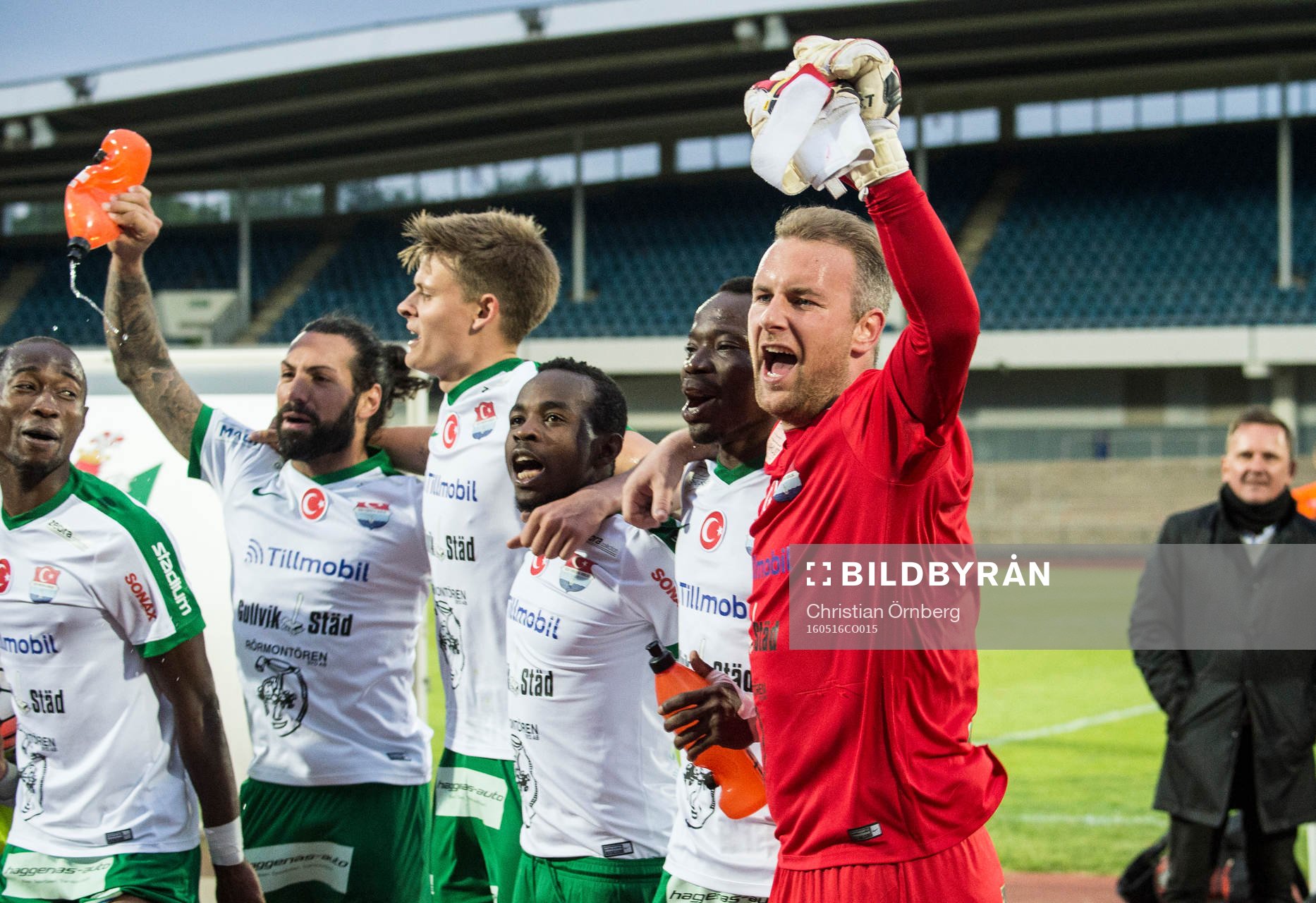 Prespa Birliks målvakt Robin Armandt jublar med