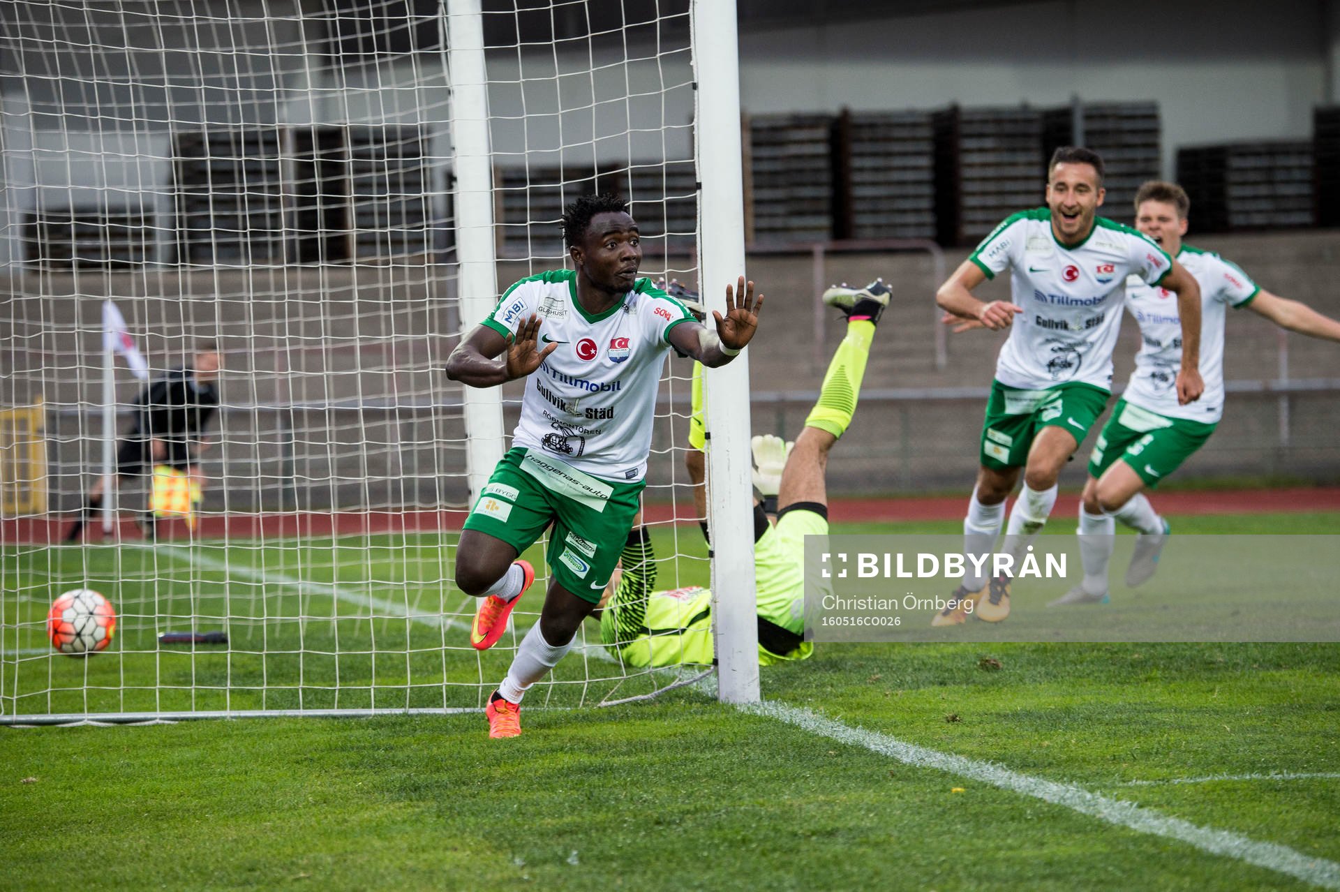Prespa Birliks Edafe Egbedi jublar efter 1-0 under fotbollsmatchen i Division 1 mellan Prespa Birlik och Kristianstad den 16 maj 2016 i Malmö.