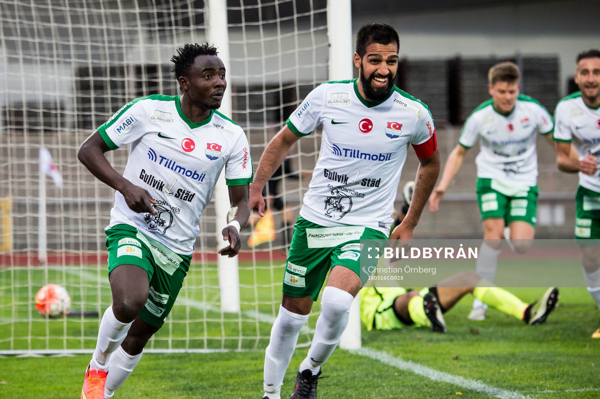Prespa Birliks Edafe Egbedi och Firat Sahan jublar